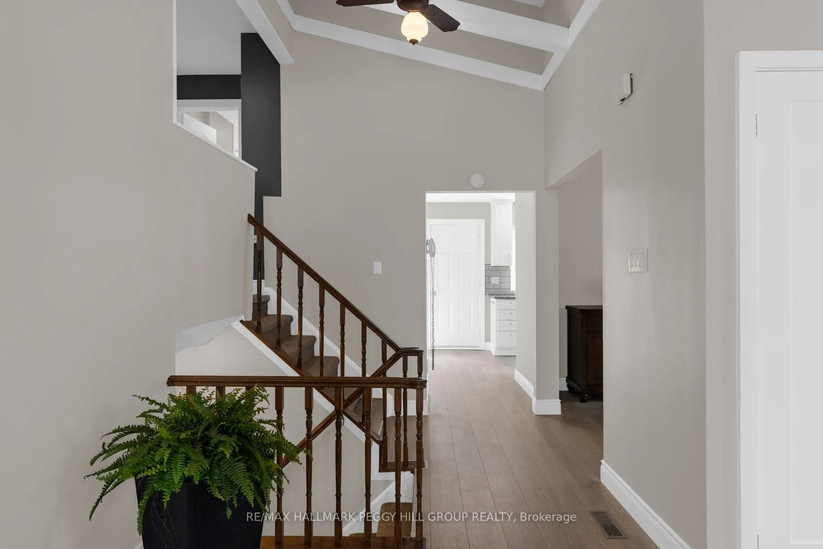 Photo 5 of 49 Noam Drive, Barrie, Sunnidale — HOMEH