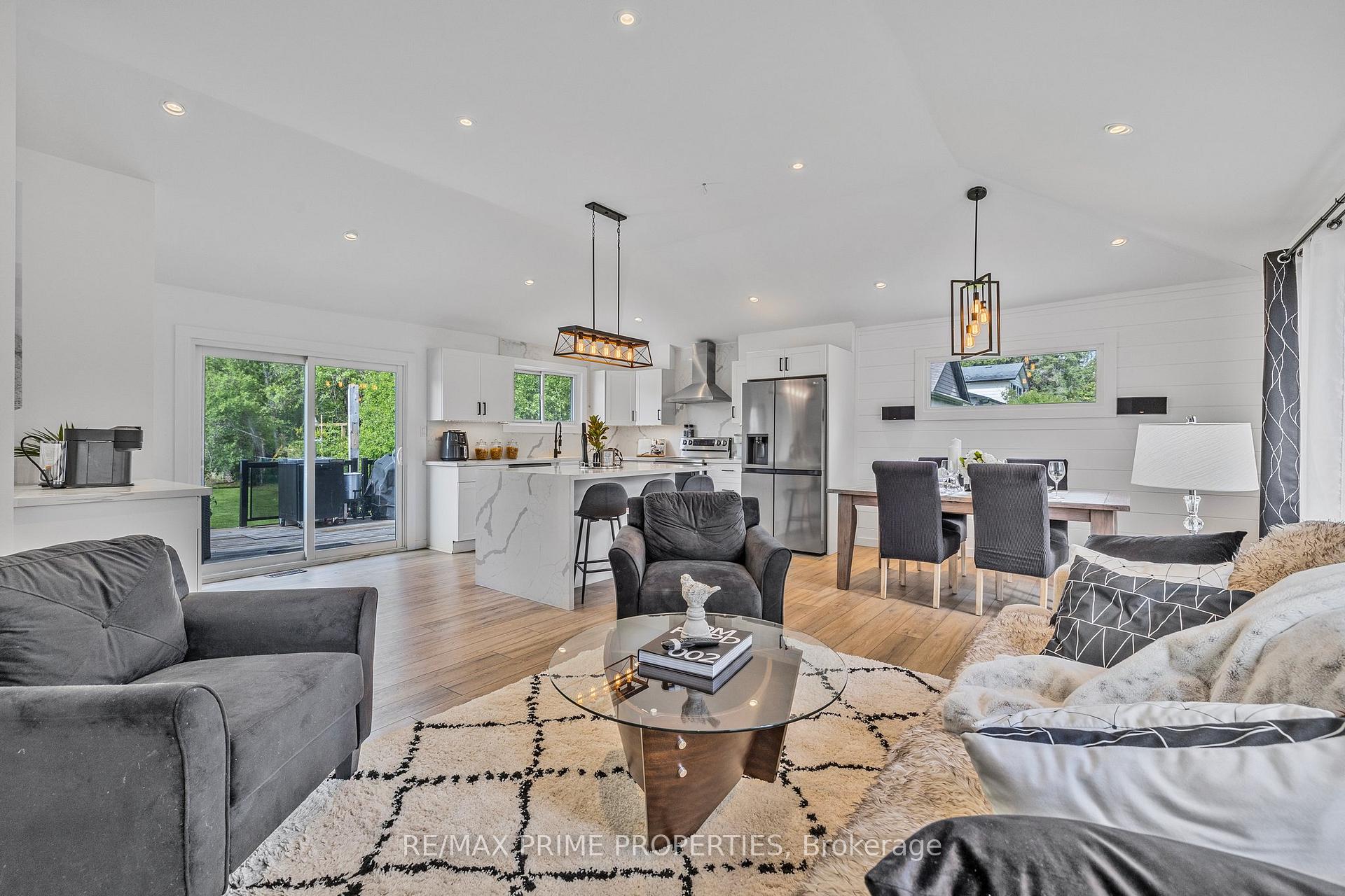 Photo 8 of 126 Pinecrest Road, Georgina, Pefferlaw — HOMEH