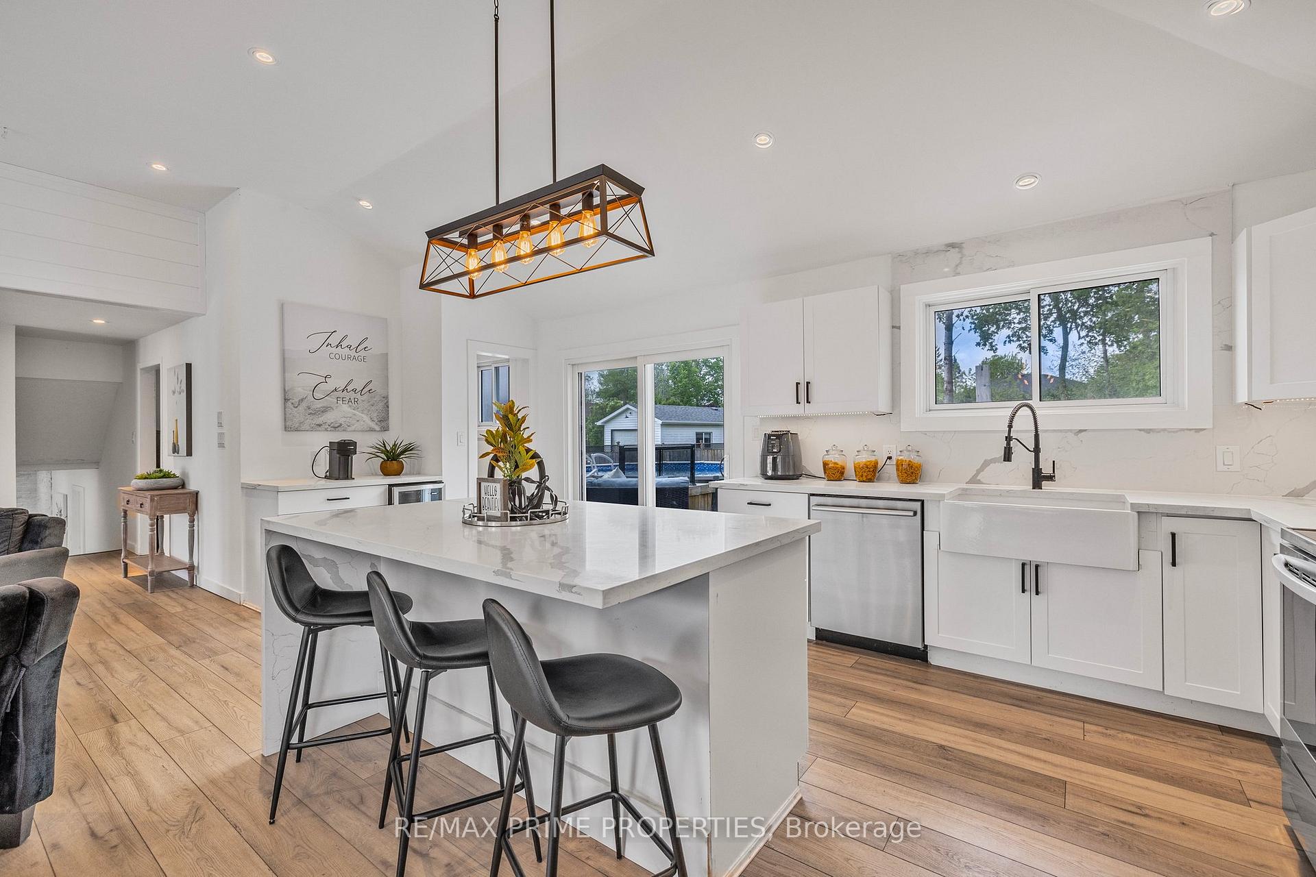 Photo 15 of 126 Pinecrest Road, Georgina, Pefferlaw — HOMEH