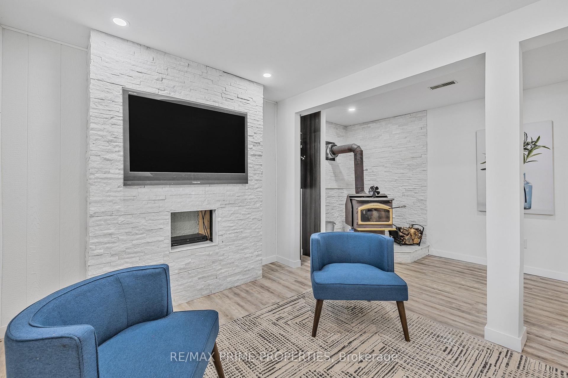 Photo 25 of 126 Pinecrest Road, Georgina, Pefferlaw — HOMEH