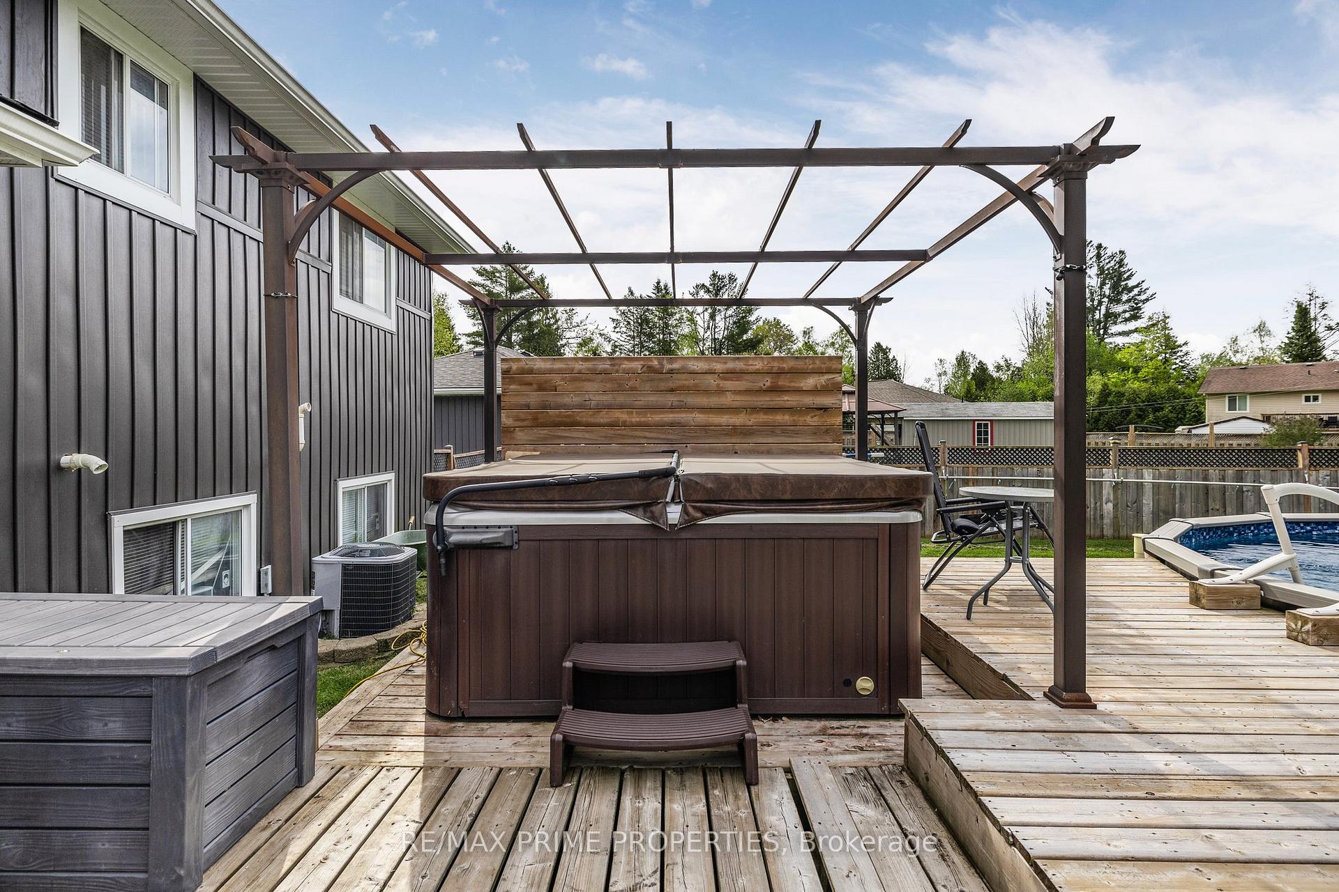 Photo 29 of 126 Pinecrest Road, Georgina, Pefferlaw — HOMEH
