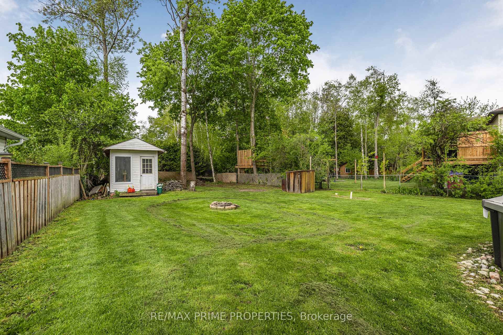 Photo 33 of 126 Pinecrest Road, Georgina, Pefferlaw — HOMEH