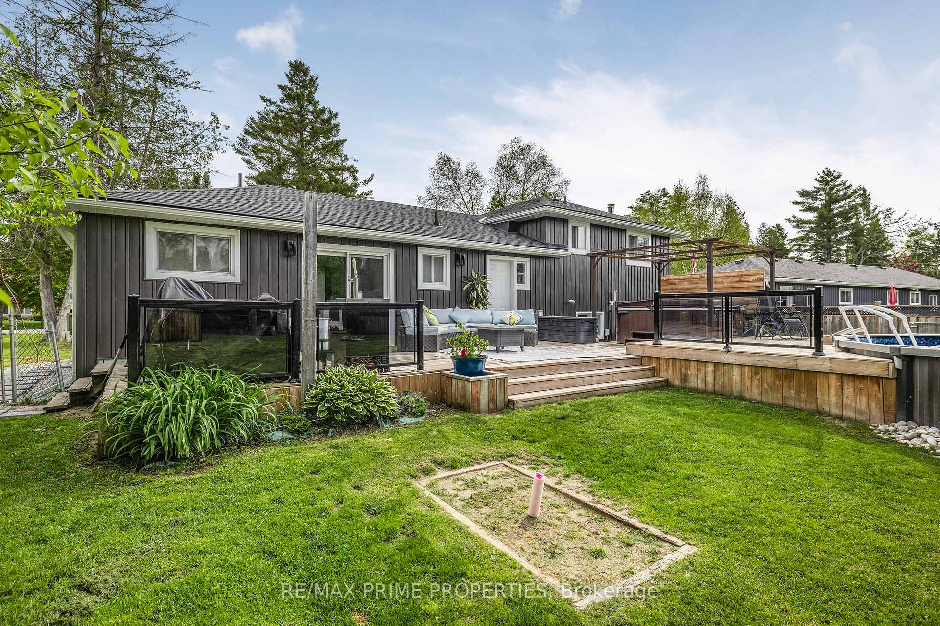 Photo 34 of 126 Pinecrest Road, Georgina, Pefferlaw — HOMEH