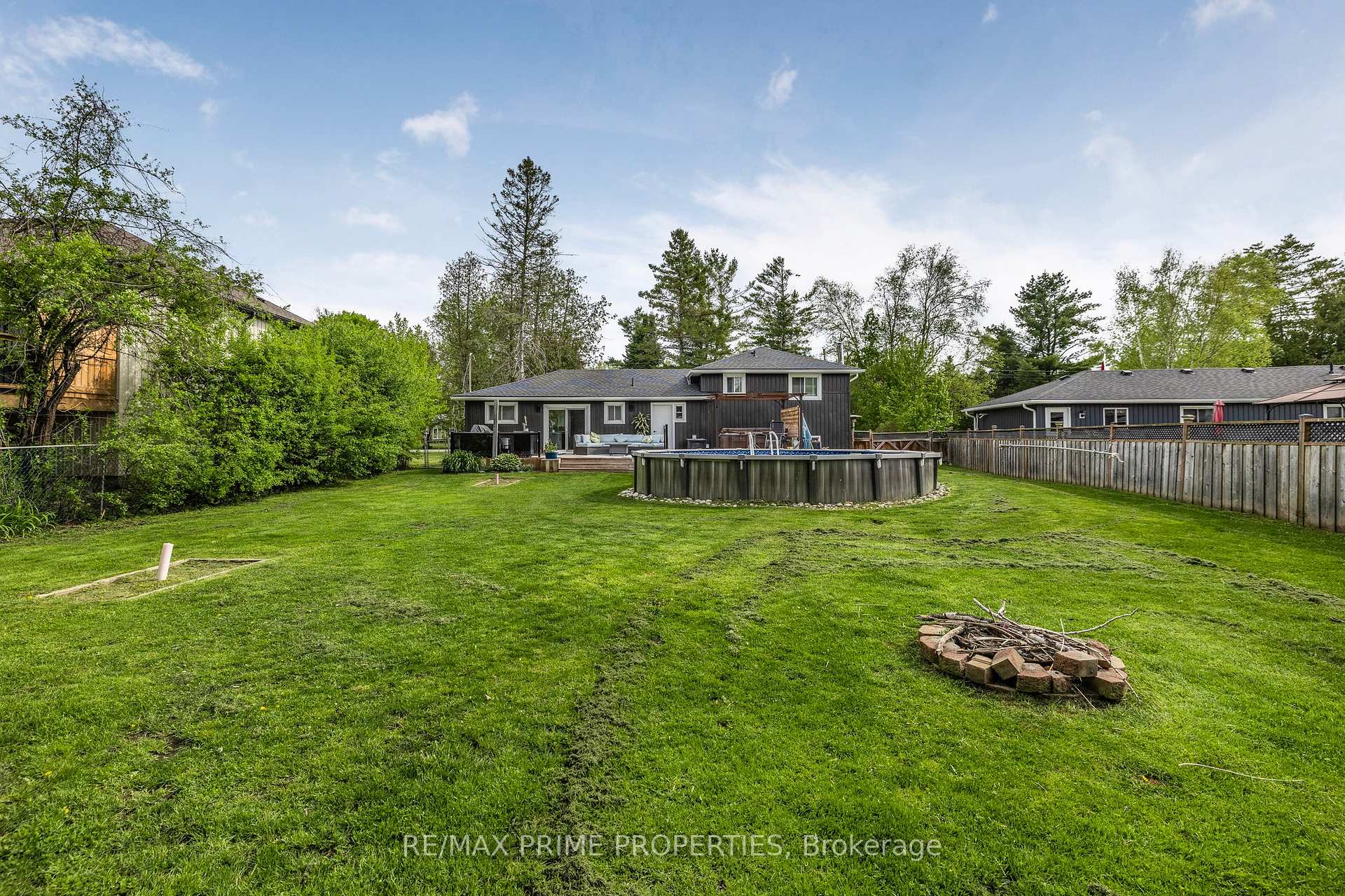 Photo 36 of 126 Pinecrest Road, Georgina, Pefferlaw — HOMEH