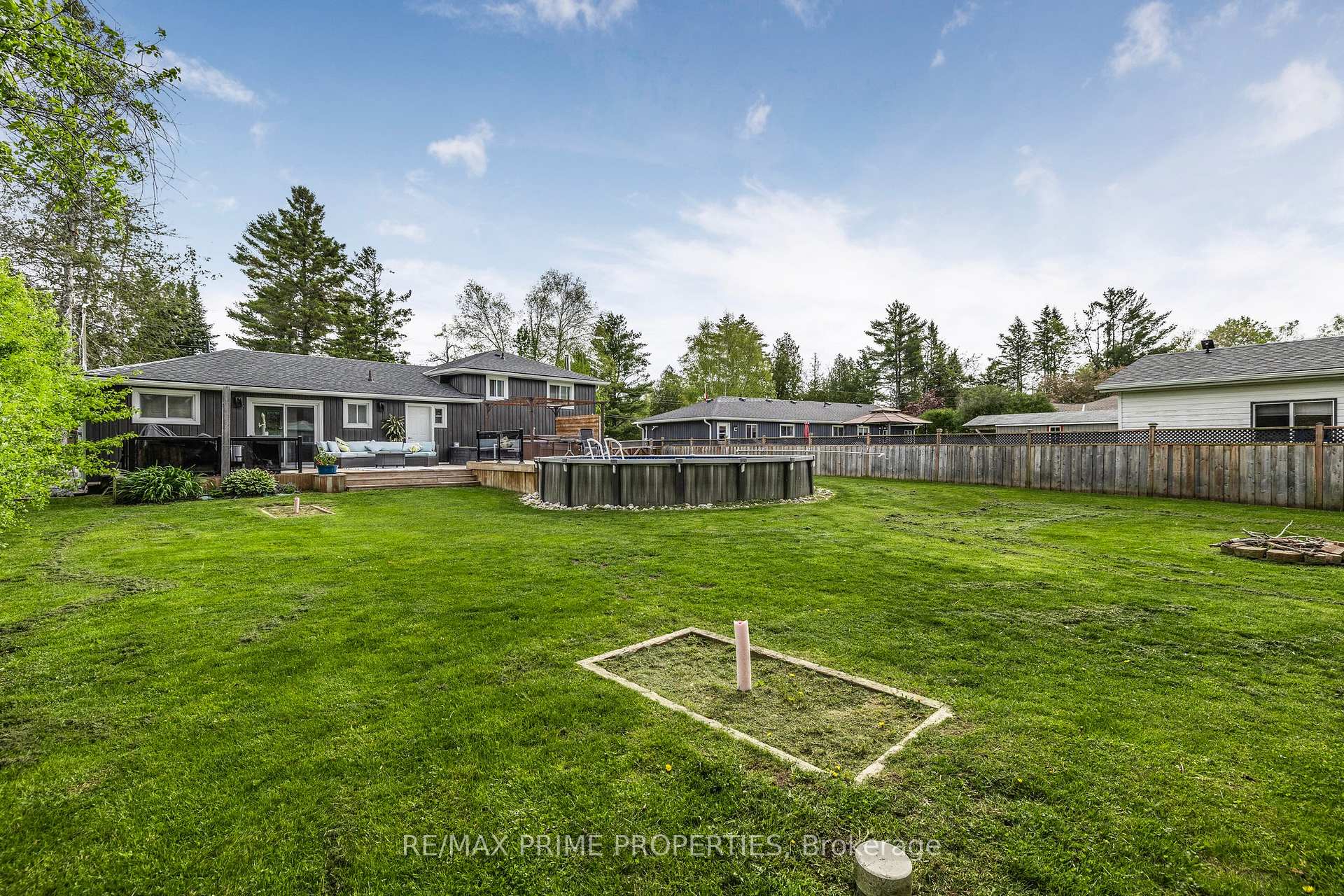 Photo 38 of 126 Pinecrest Road, Georgina, Pefferlaw — HOMEH