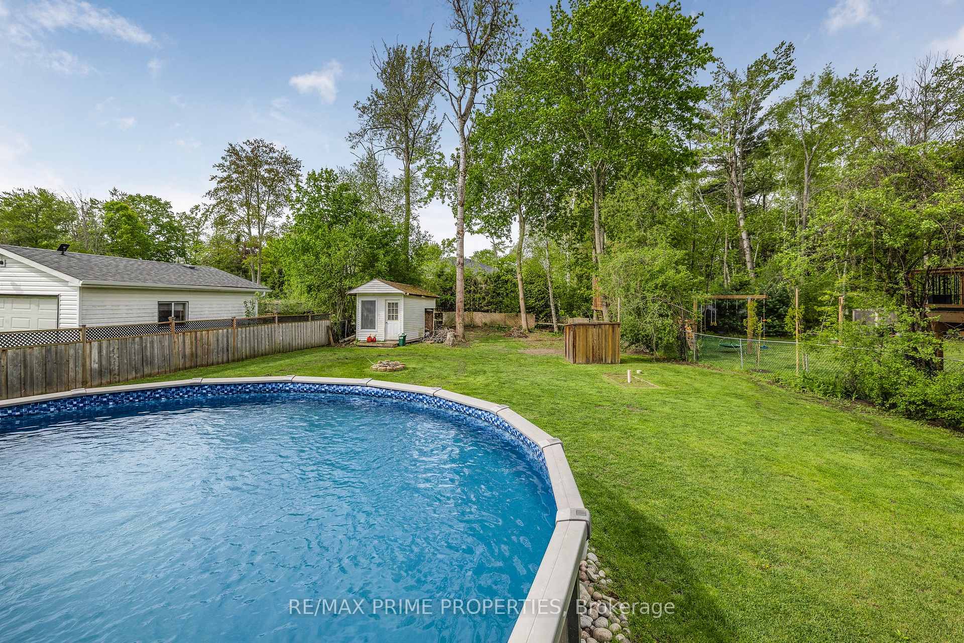 Photo 39 of 126 Pinecrest Road, Georgina, Pefferlaw — HOMEH