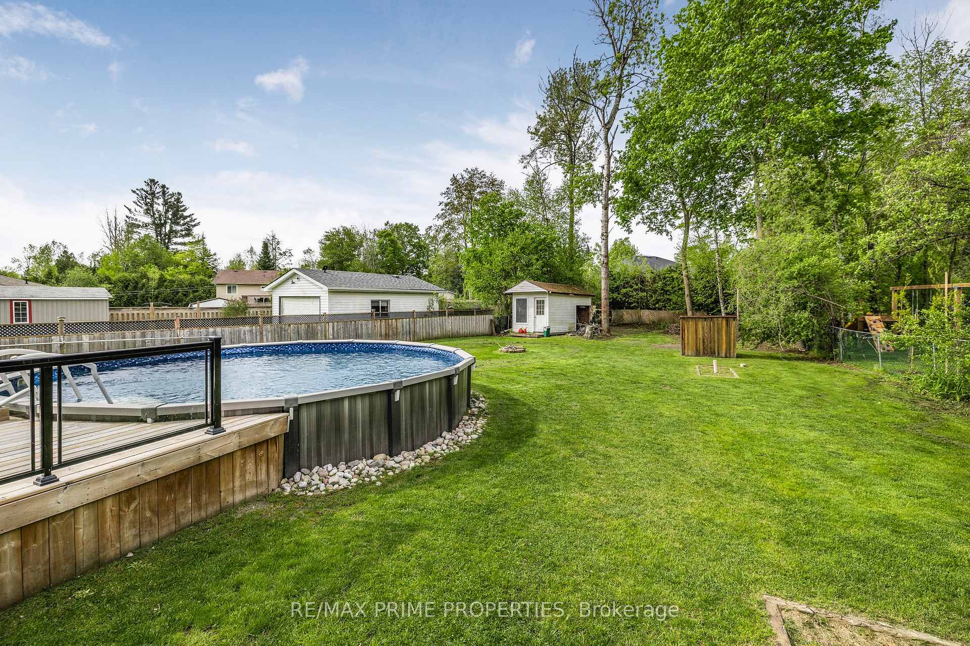 Photo 40 of 126 Pinecrest Road, Georgina, Pefferlaw — HOMEH