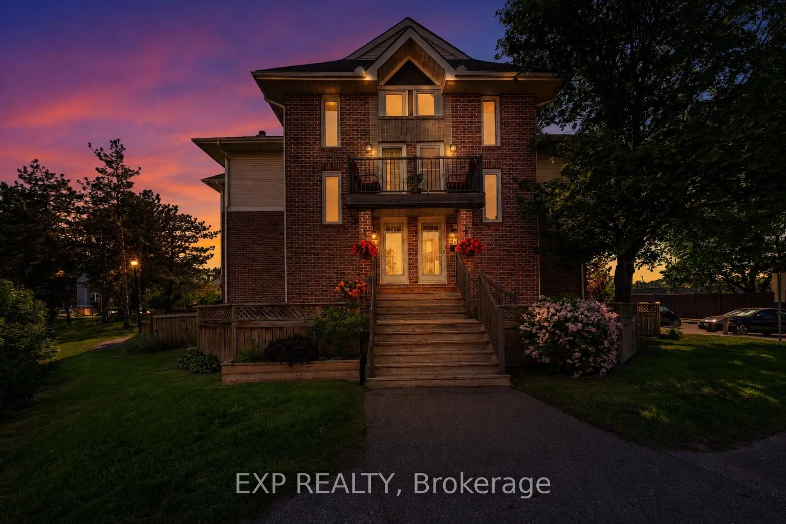 Photo 2 of Unit 7, 2 Stonebank Crescent, Ottawa, Westcliffe Estates — HOMEH