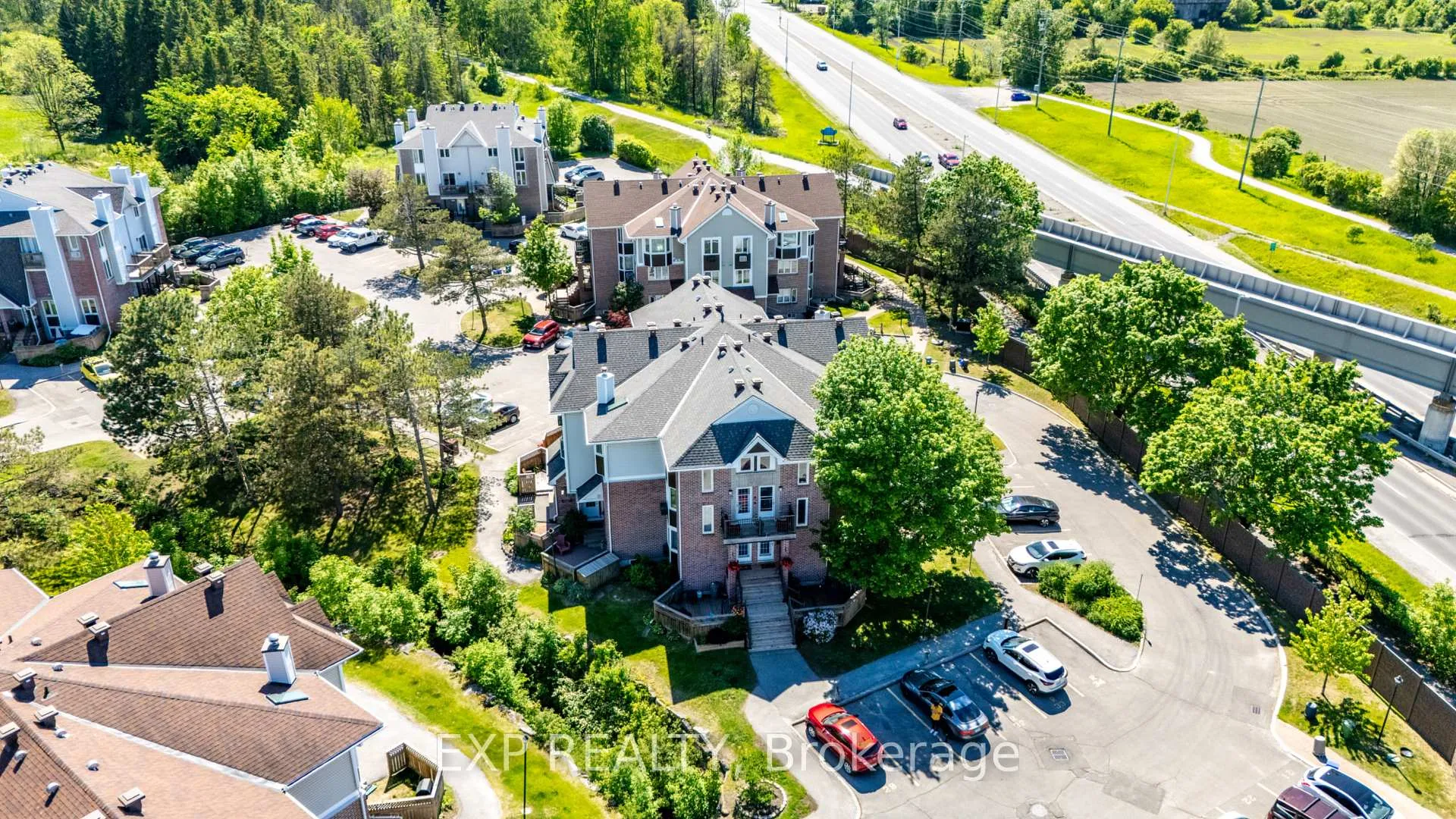 Photo 3 of Unit 7, 2 Stonebank Crescent, Ottawa, Westcliffe Estates — HOMEH