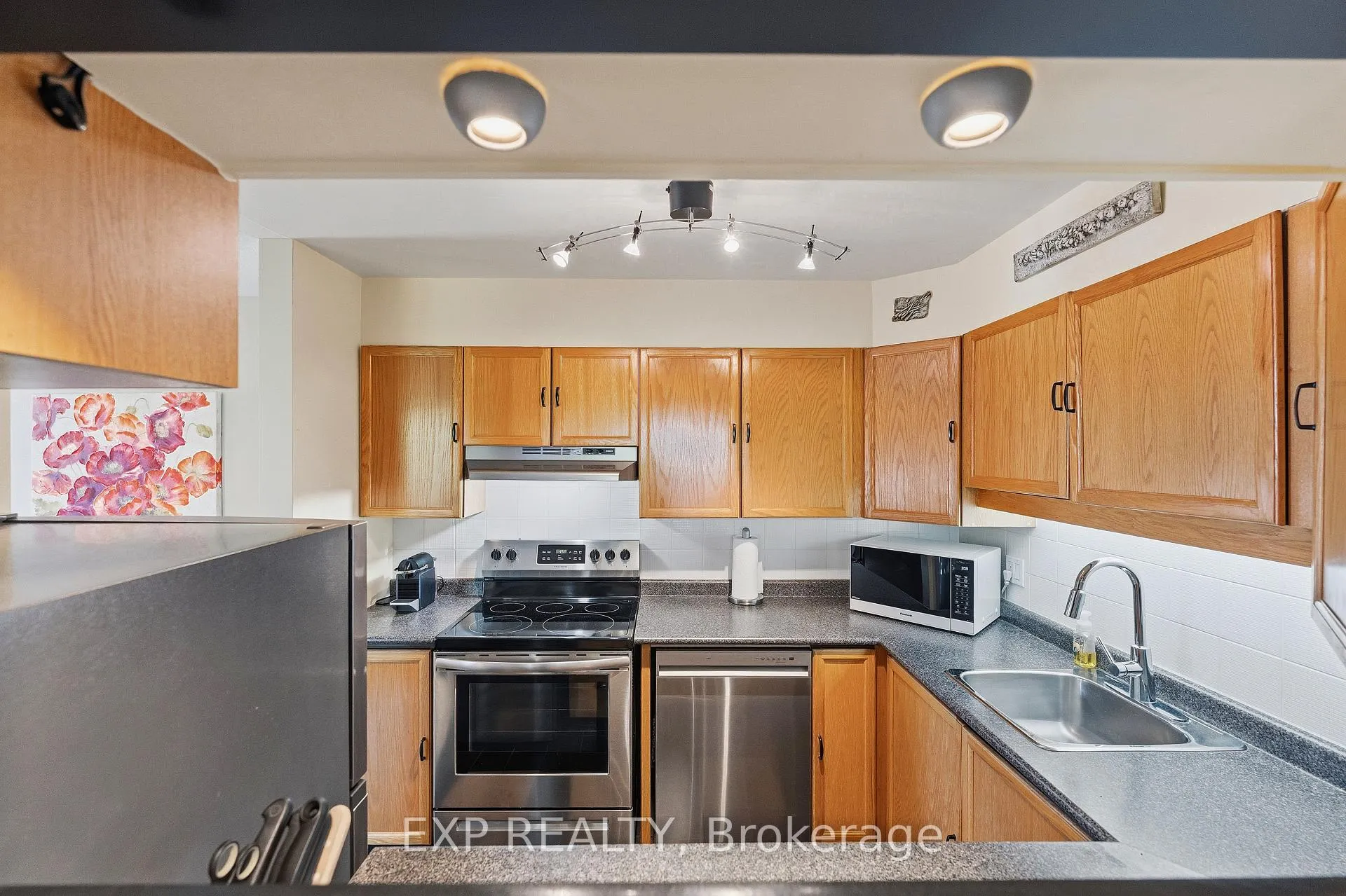 Photo 18 of Unit 7, 2 Stonebank Crescent, Ottawa, Westcliffe Estates — HOMEH