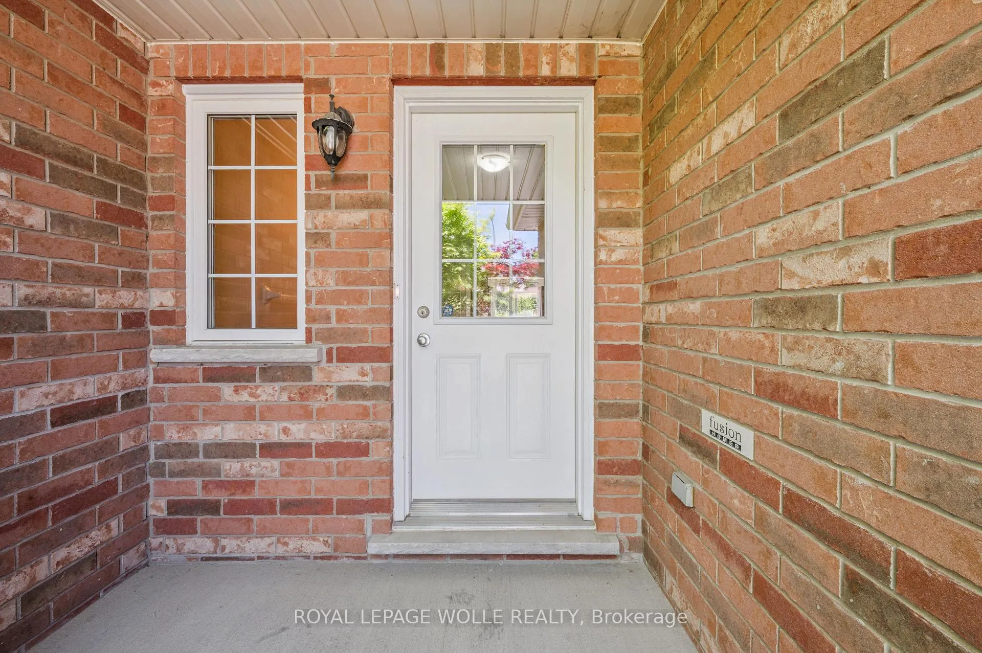 Photo 4 of 86 Upper Mercer Street, Kitchener — HOMEH