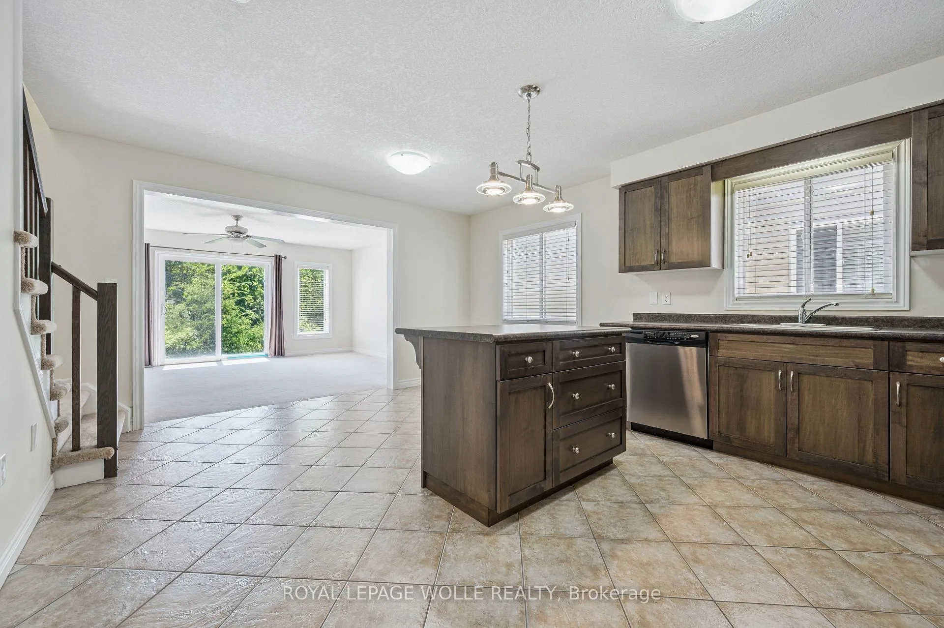 Photo 6 of 86 Upper Mercer Street, Kitchener — HOMEH