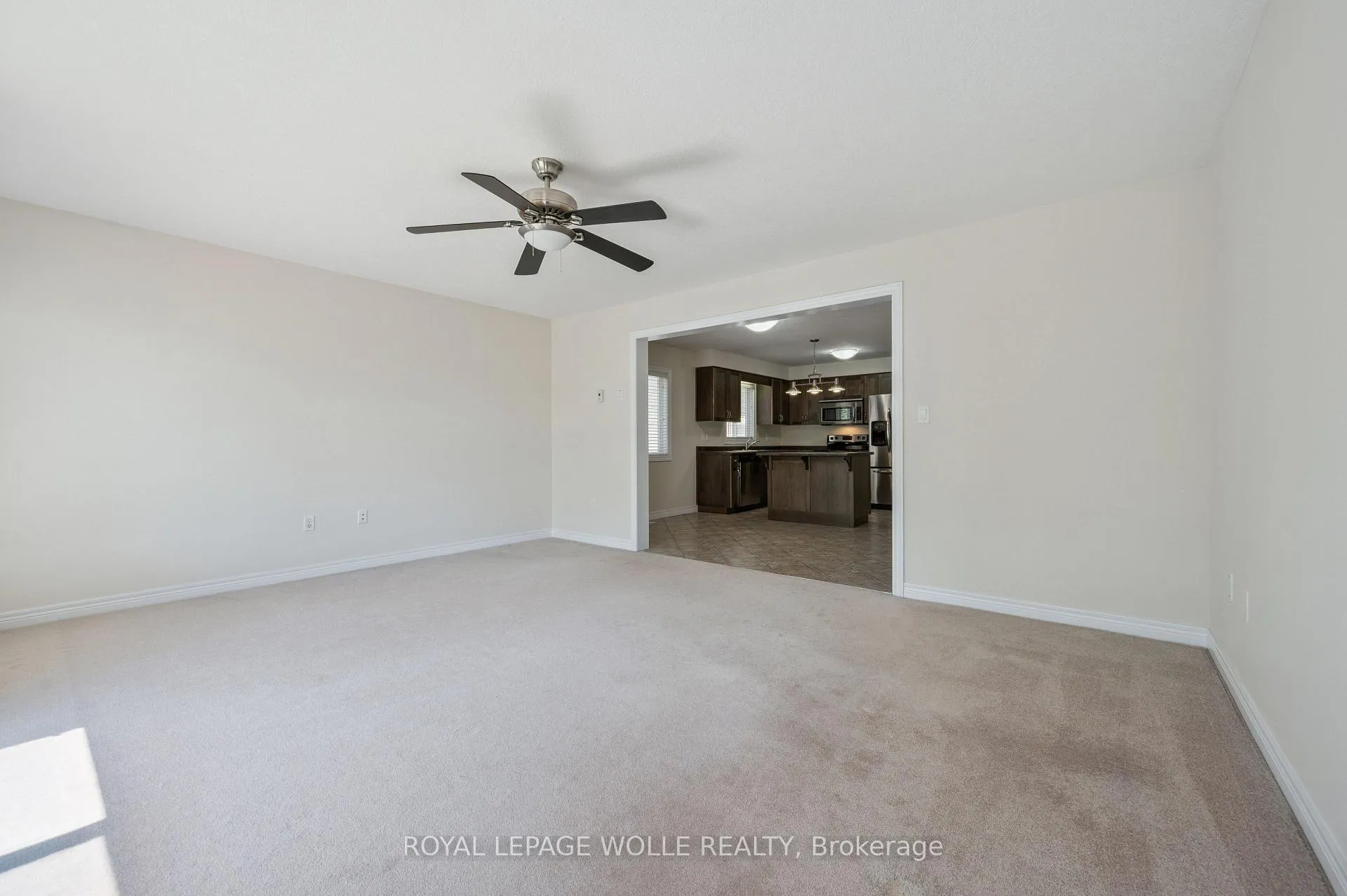 Photo 10 of 86 Upper Mercer Street, Kitchener — HOMEH