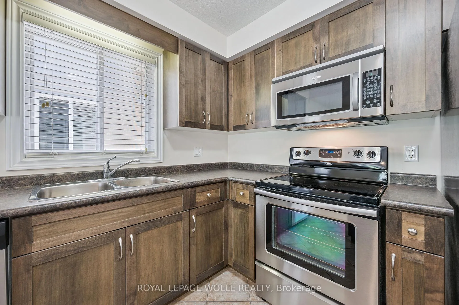 Photo 14 of 86 Upper Mercer Street, Kitchener — HOMEH