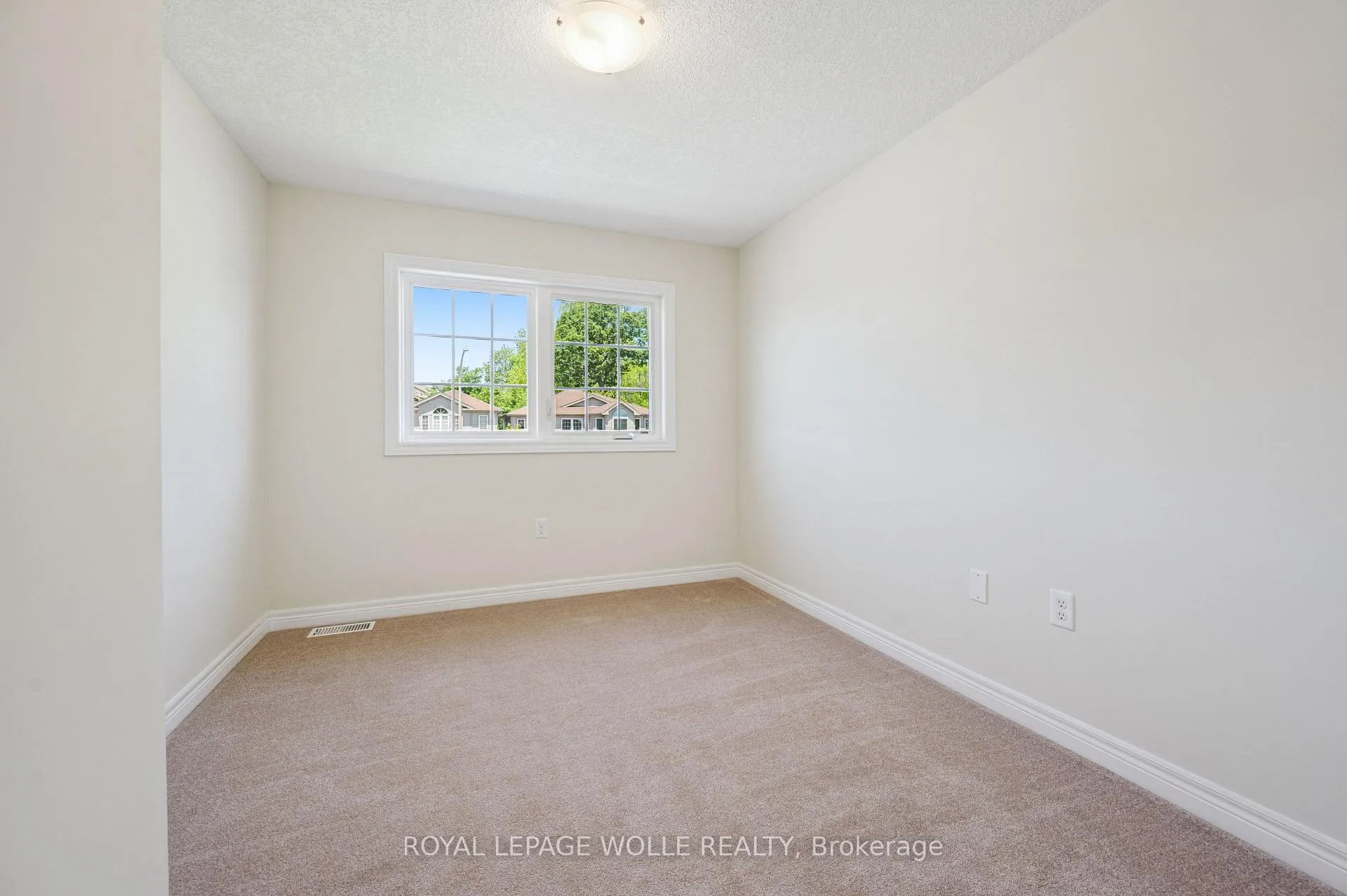 Photo 18 of 86 Upper Mercer Street, Kitchener — HOMEH