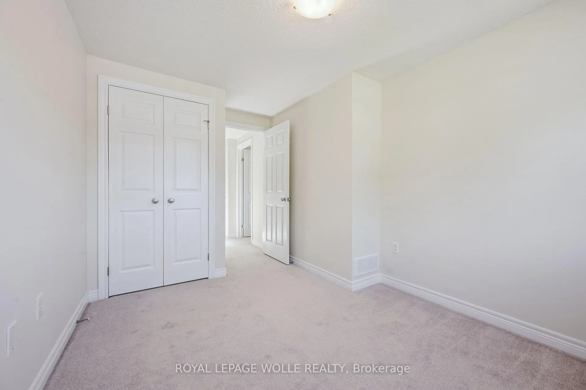 Photo 20 of 86 Upper Mercer Street, Kitchener — HOMEH