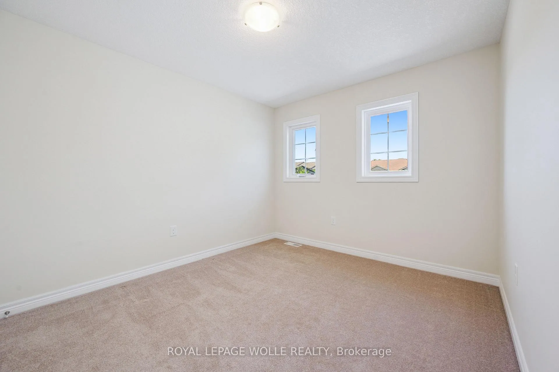 Photo 21 of 86 Upper Mercer Street, Kitchener — HOMEH