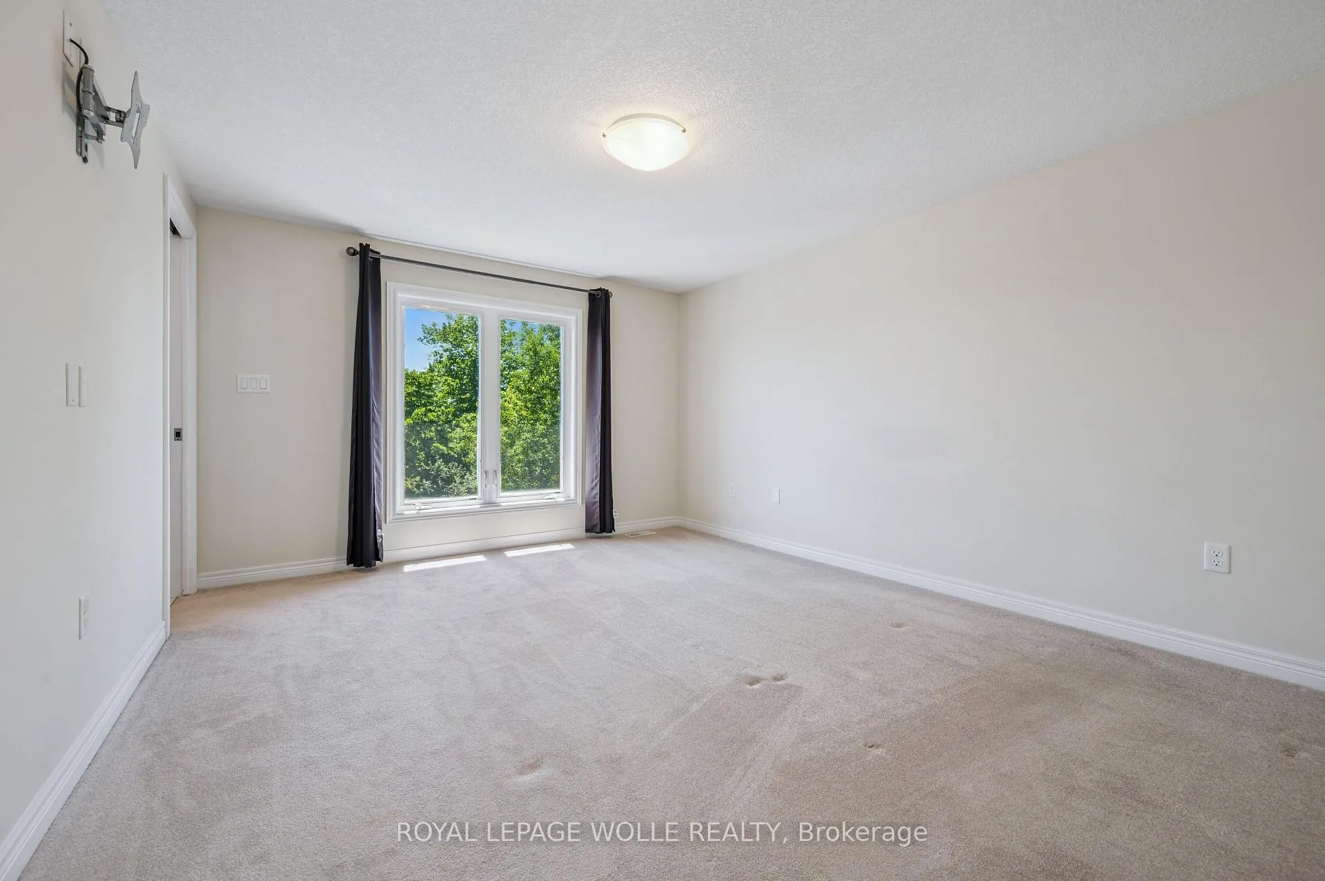 Photo 26 of 86 Upper Mercer Street, Kitchener — HOMEH
