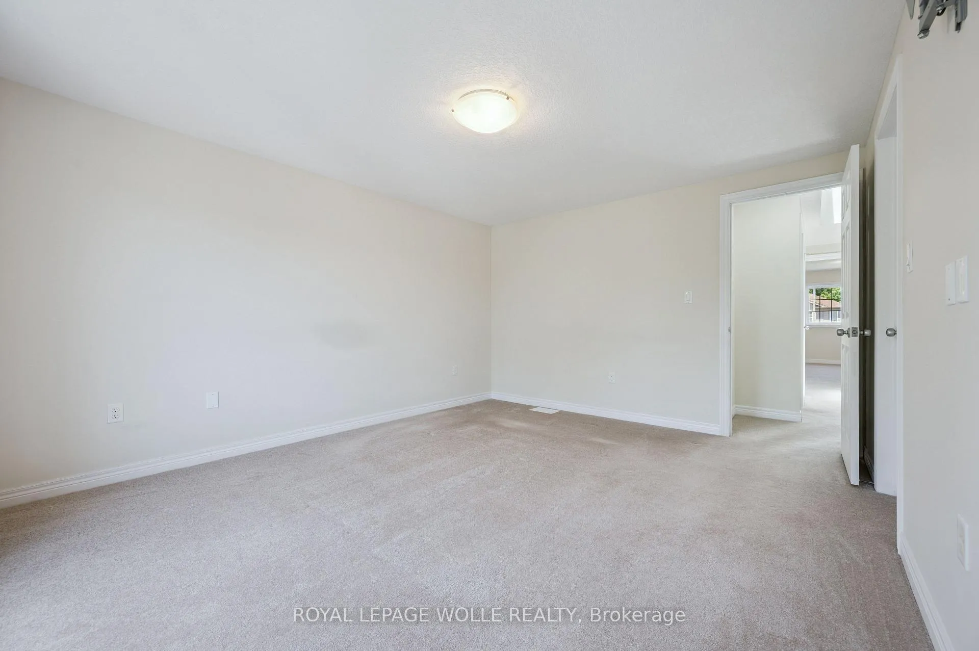 Photo 29 of 86 Upper Mercer Street, Kitchener — HOMEH