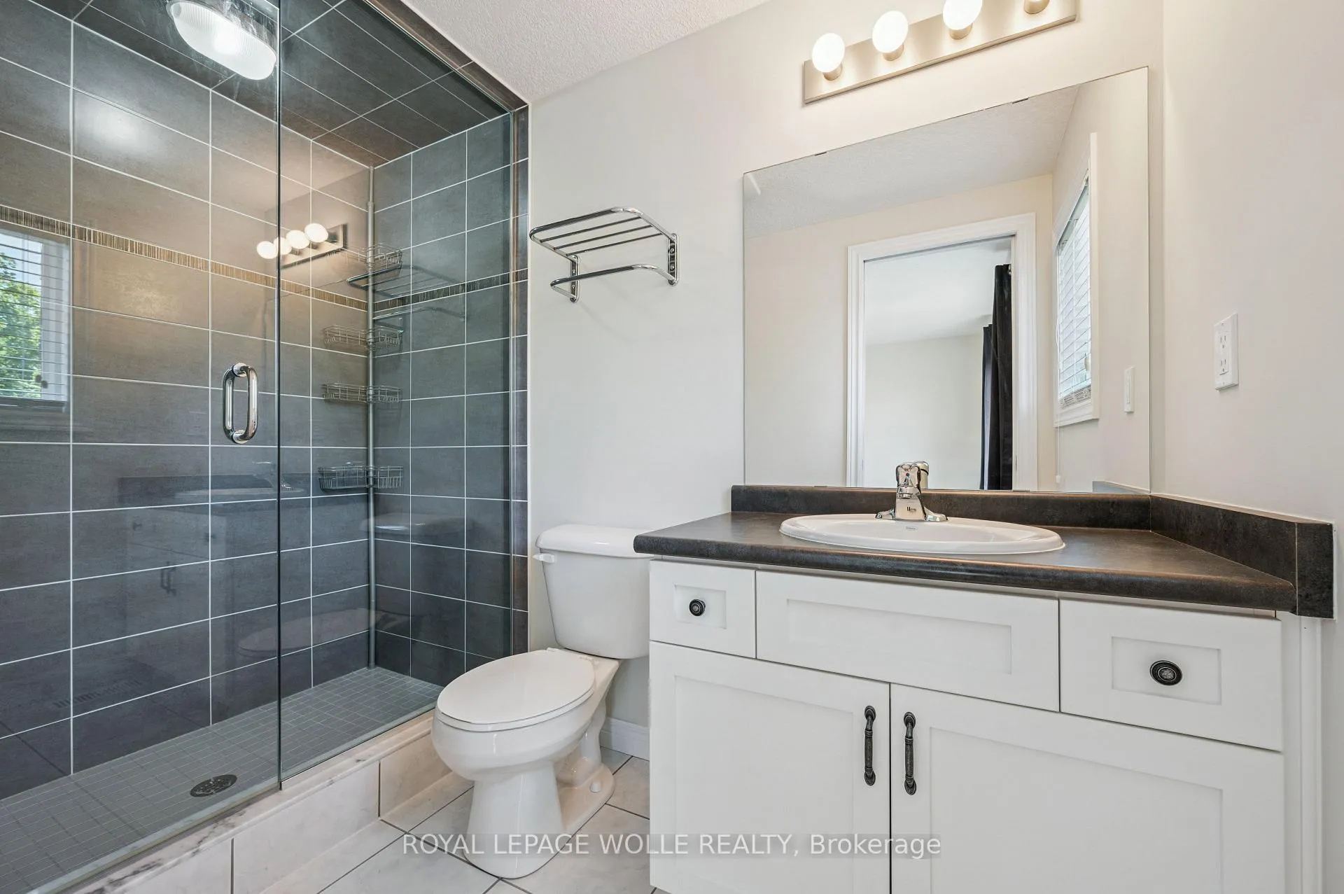 Photo 30 of 86 Upper Mercer Street, Kitchener — HOMEH