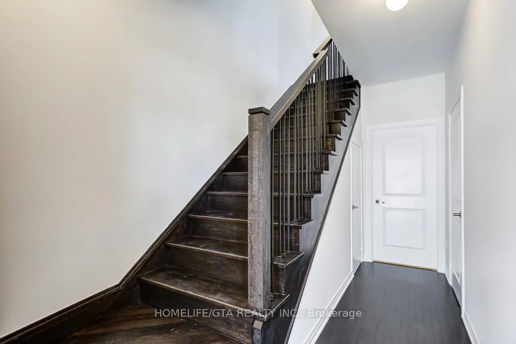 Photo 8 of 135 Vine Cliff Boulevard, Markham, Victoria Manor-Jennings Gate — HOMEH