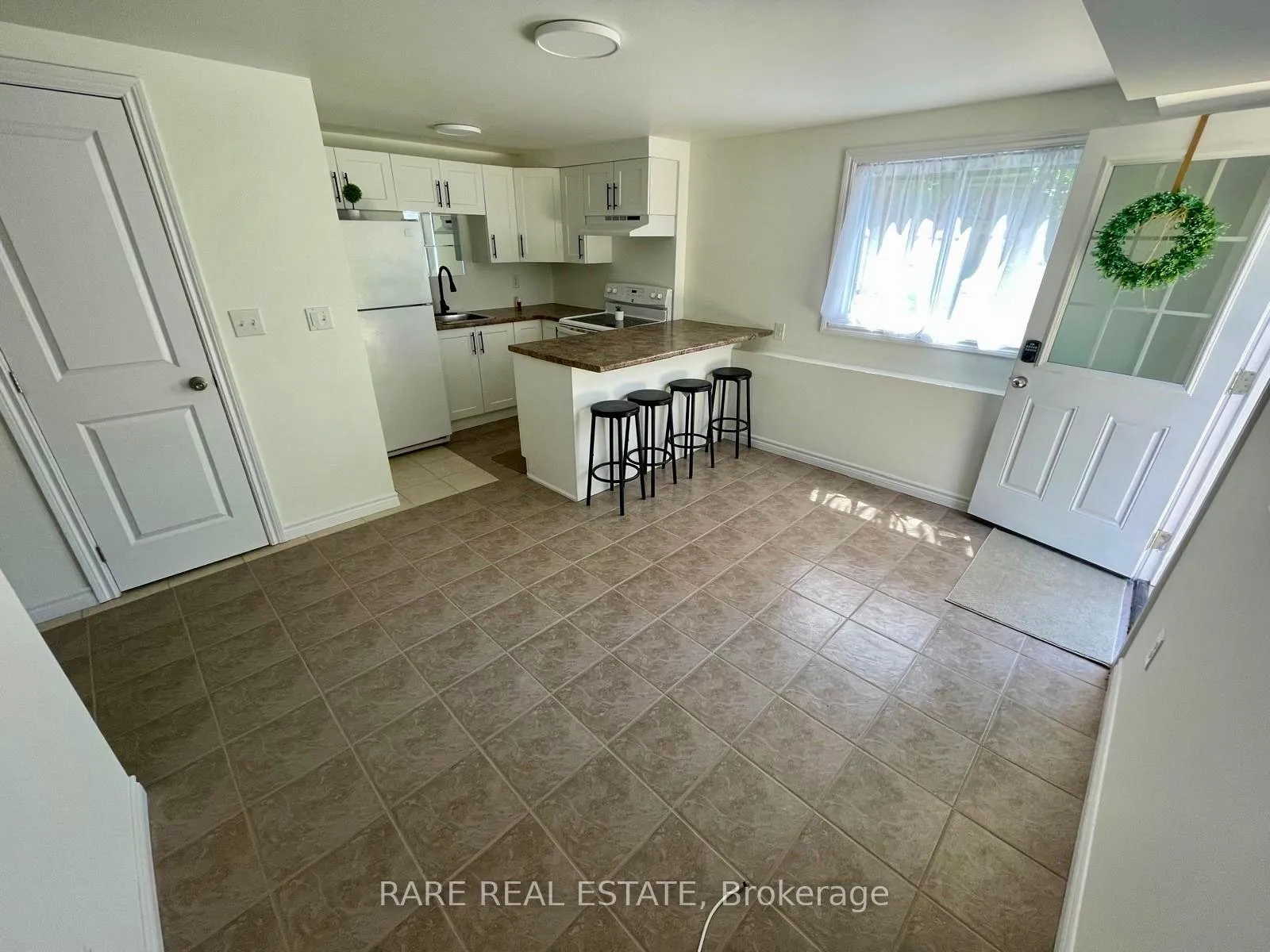Photo 4 of Unit 18 B - LOWER, 18 Ridgeway Avenue, Barrie, Allandale Heights — HOMEH