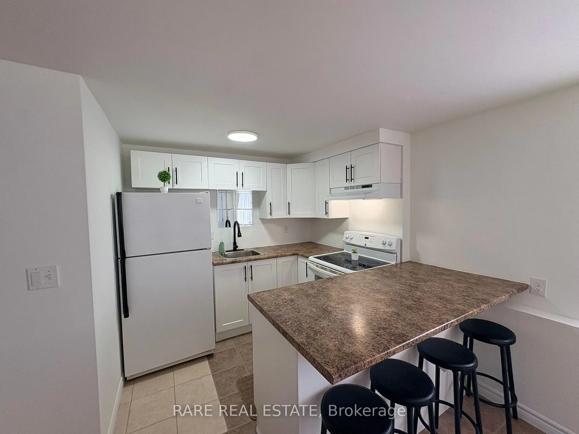 Photo 5 of Unit 18 B - LOWER, 18 Ridgeway Avenue, Barrie, Allandale Heights — HOMEH