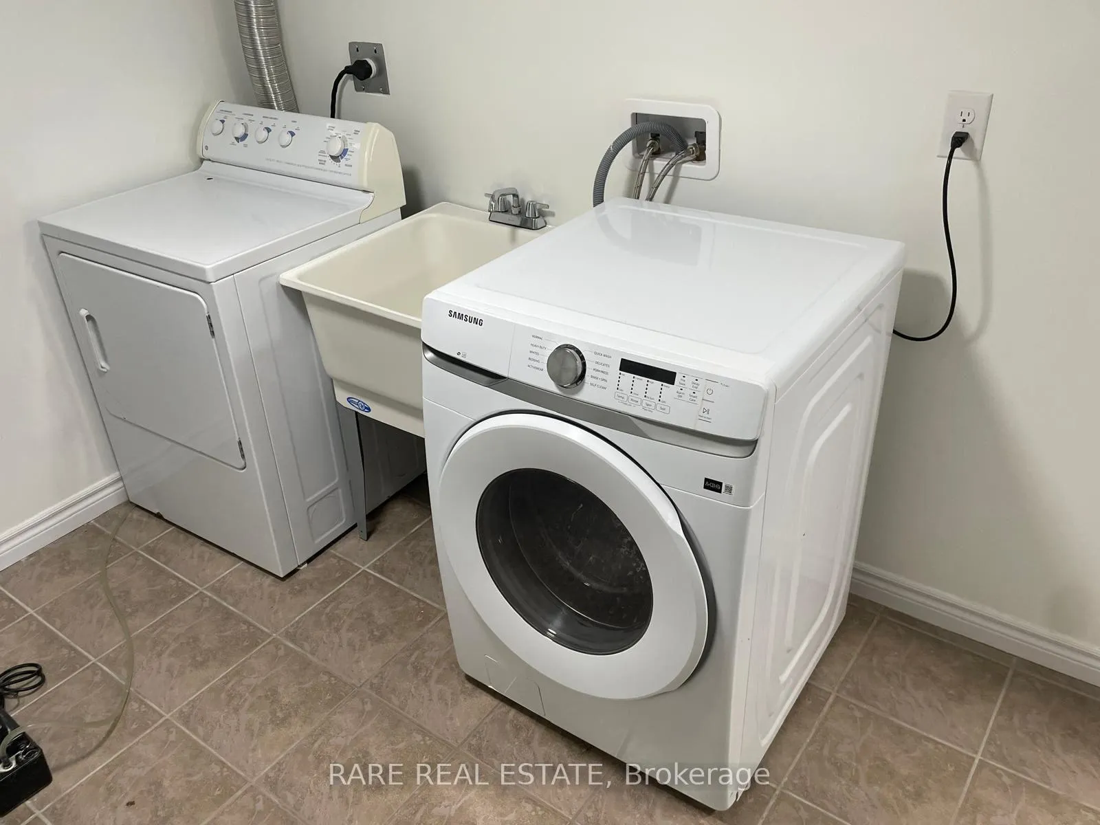 Photo 8 of Unit 18 B - LOWER, 18 Ridgeway Avenue, Barrie, Allandale Heights — HOMEH