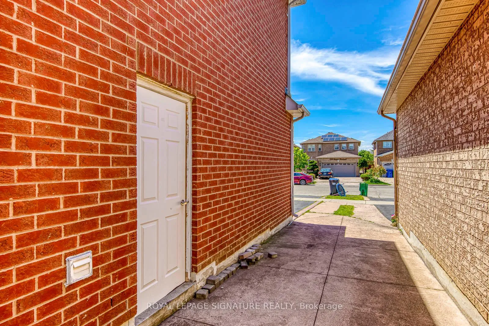 Photo 2 of Unit Bsmt, 7197 Terragar Boulevard, Mississauga, Lisgar — HOMEH
