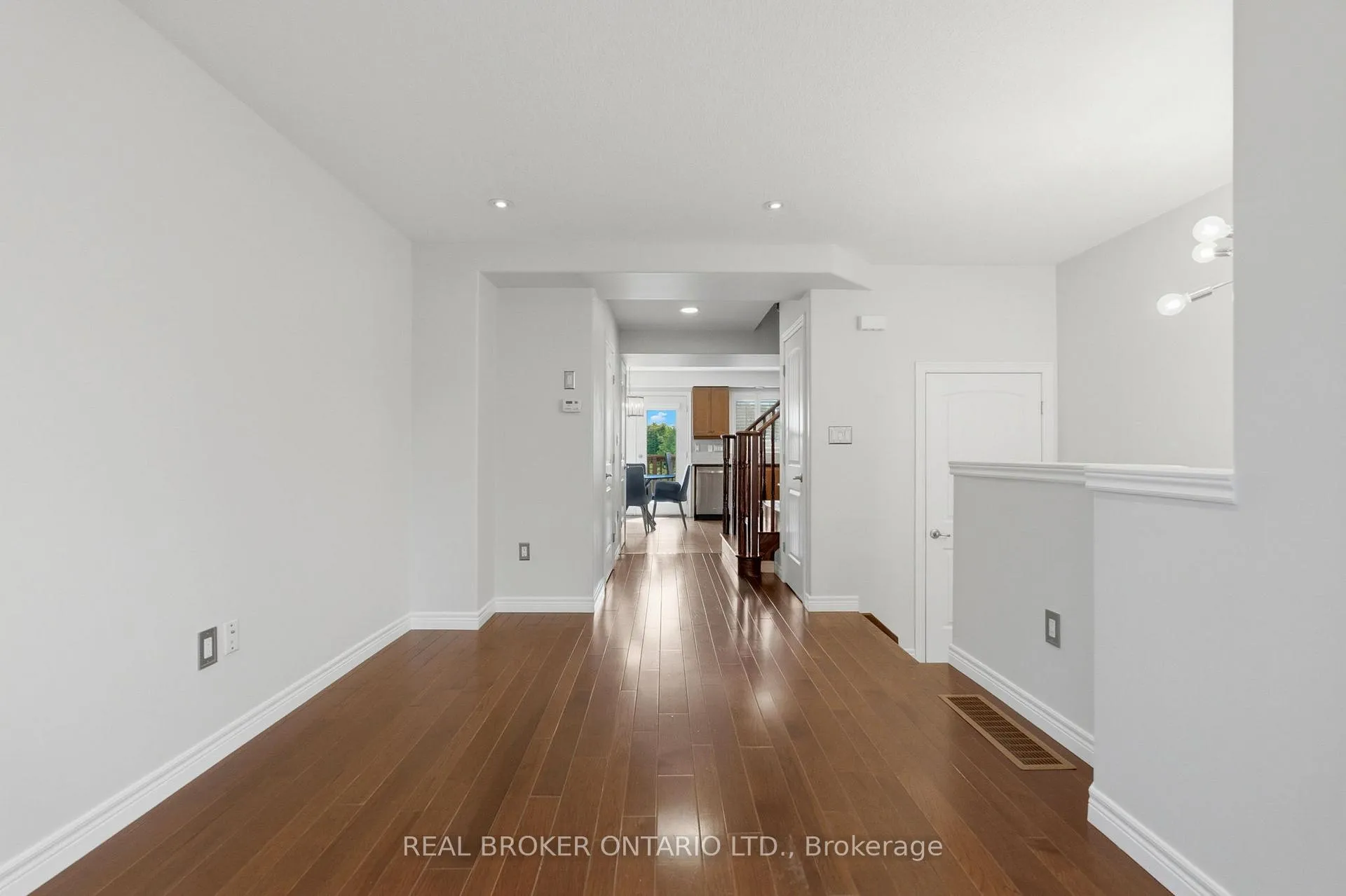 Photo 9 of Unit 13, 201 Westbank Trail, Hamilton, Stoney Creek Mountain — HOMEH