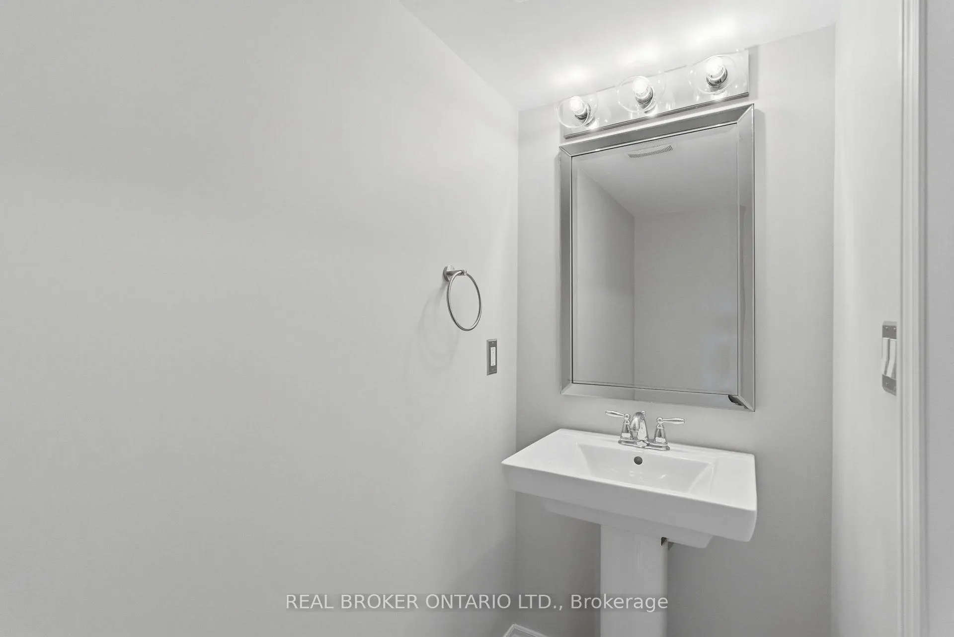 Photo 11 of Unit 13, 201 Westbank Trail, Hamilton, Stoney Creek Mountain — HOMEH