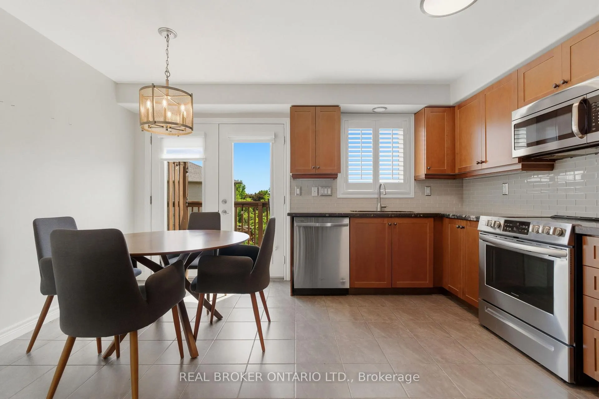 Photo 12 of Unit 13, 201 Westbank Trail, Hamilton, Stoney Creek Mountain — HOMEH