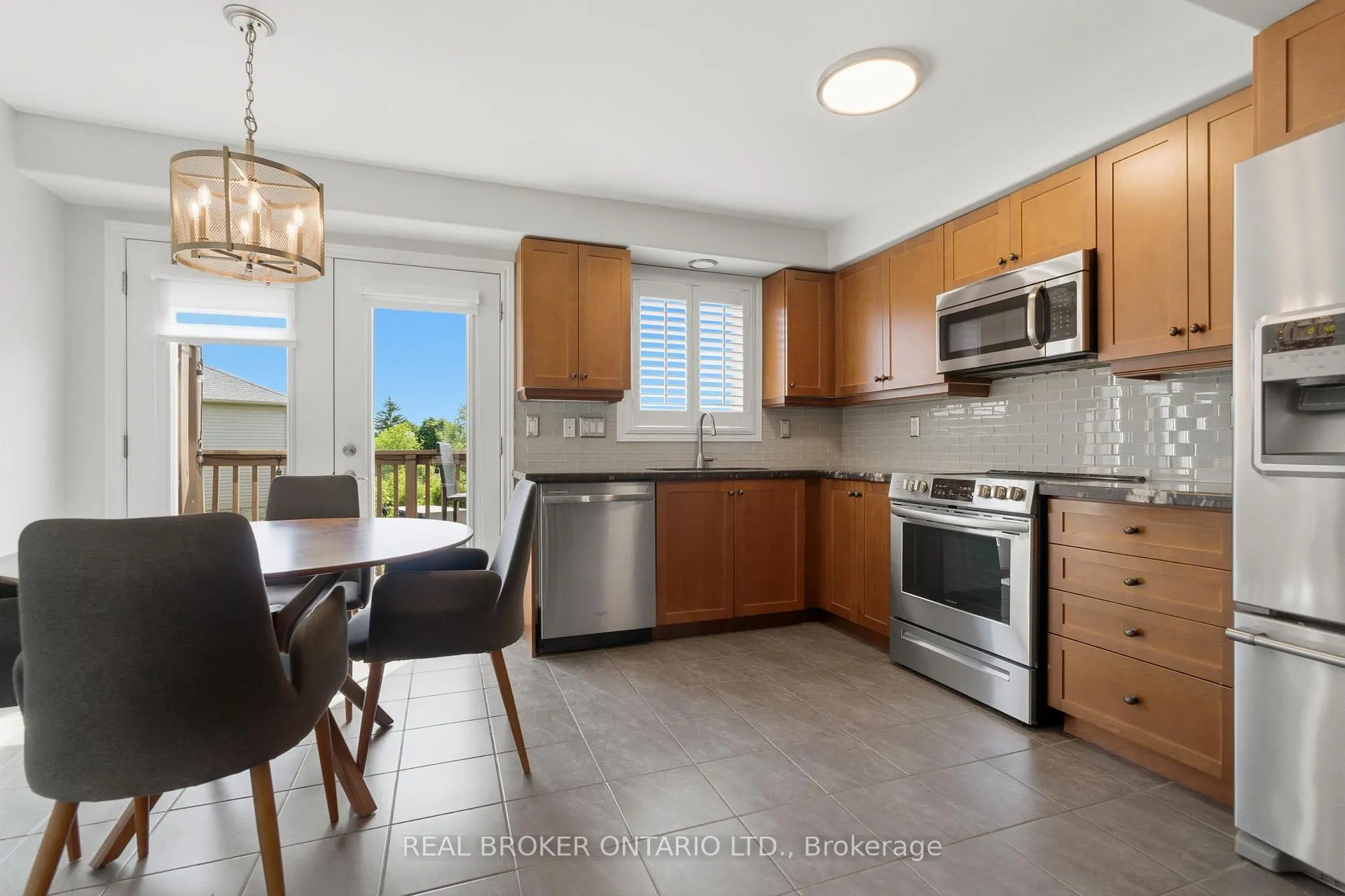 Photo 13 of Unit 13, 201 Westbank Trail, Hamilton, Stoney Creek Mountain — HOMEH