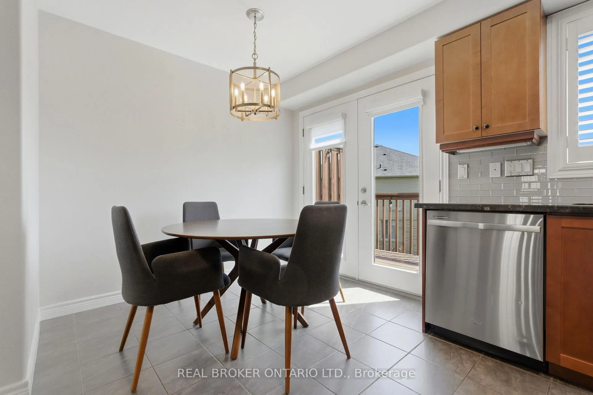 Photo 15 of Unit 13, 201 Westbank Trail, Hamilton, Stoney Creek Mountain — HOMEH