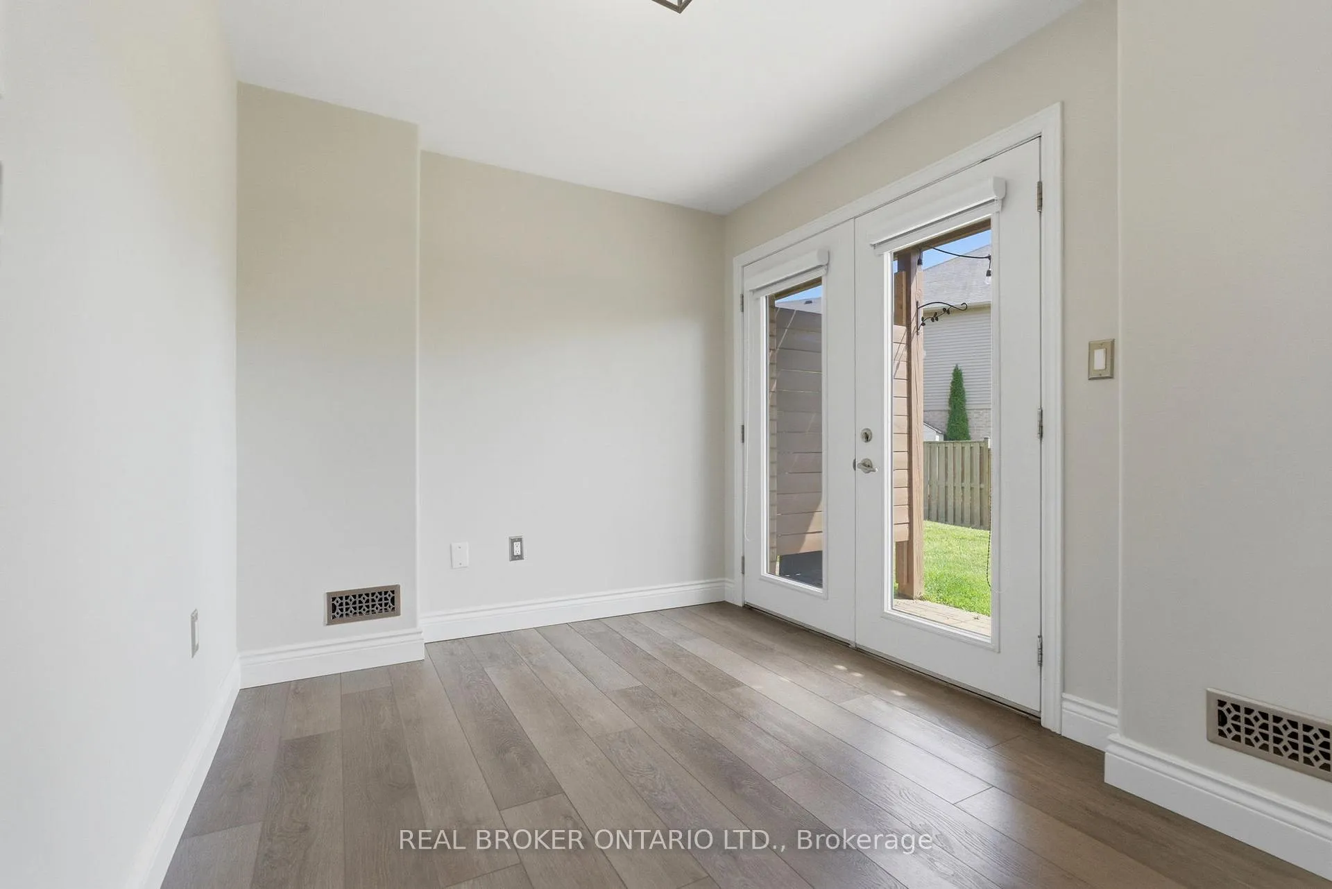 Photo 31 of Unit 13, 201 Westbank Trail, Hamilton, Stoney Creek Mountain — HOMEH