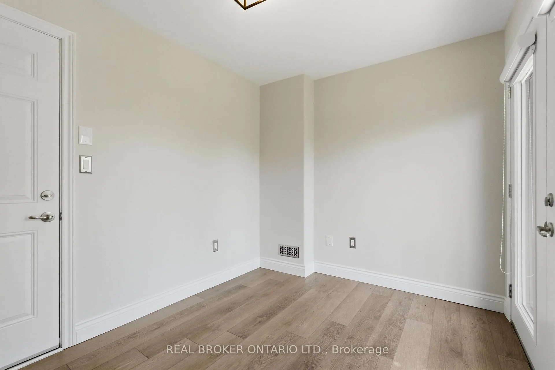 Photo 32 of Unit 13, 201 Westbank Trail, Hamilton, Stoney Creek Mountain — HOMEH