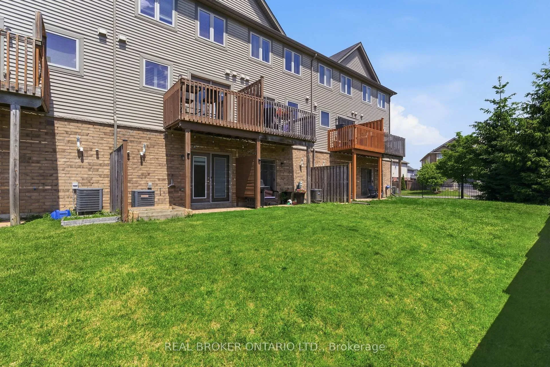 Photo 35 of Unit 13, 201 Westbank Trail, Hamilton, Stoney Creek Mountain — HOMEH
