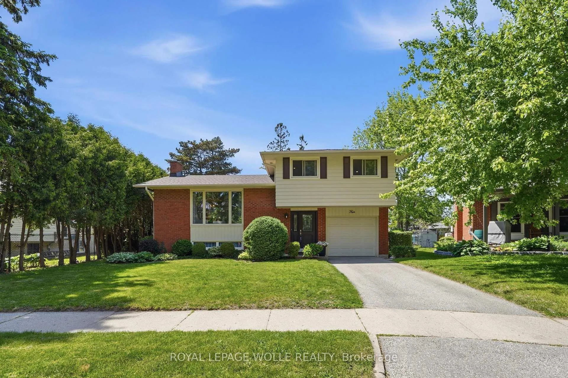 Photo 2 of 4 Bradley Place, Kitchener — HOMEH