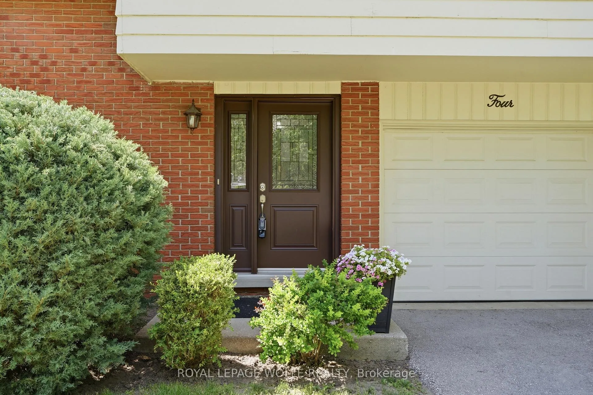 Photo 3 of 4 Bradley Place, Kitchener — HOMEH