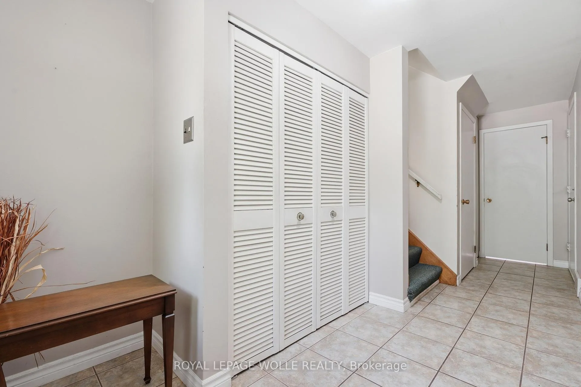 Photo 5 of 4 Bradley Place, Kitchener — HOMEH