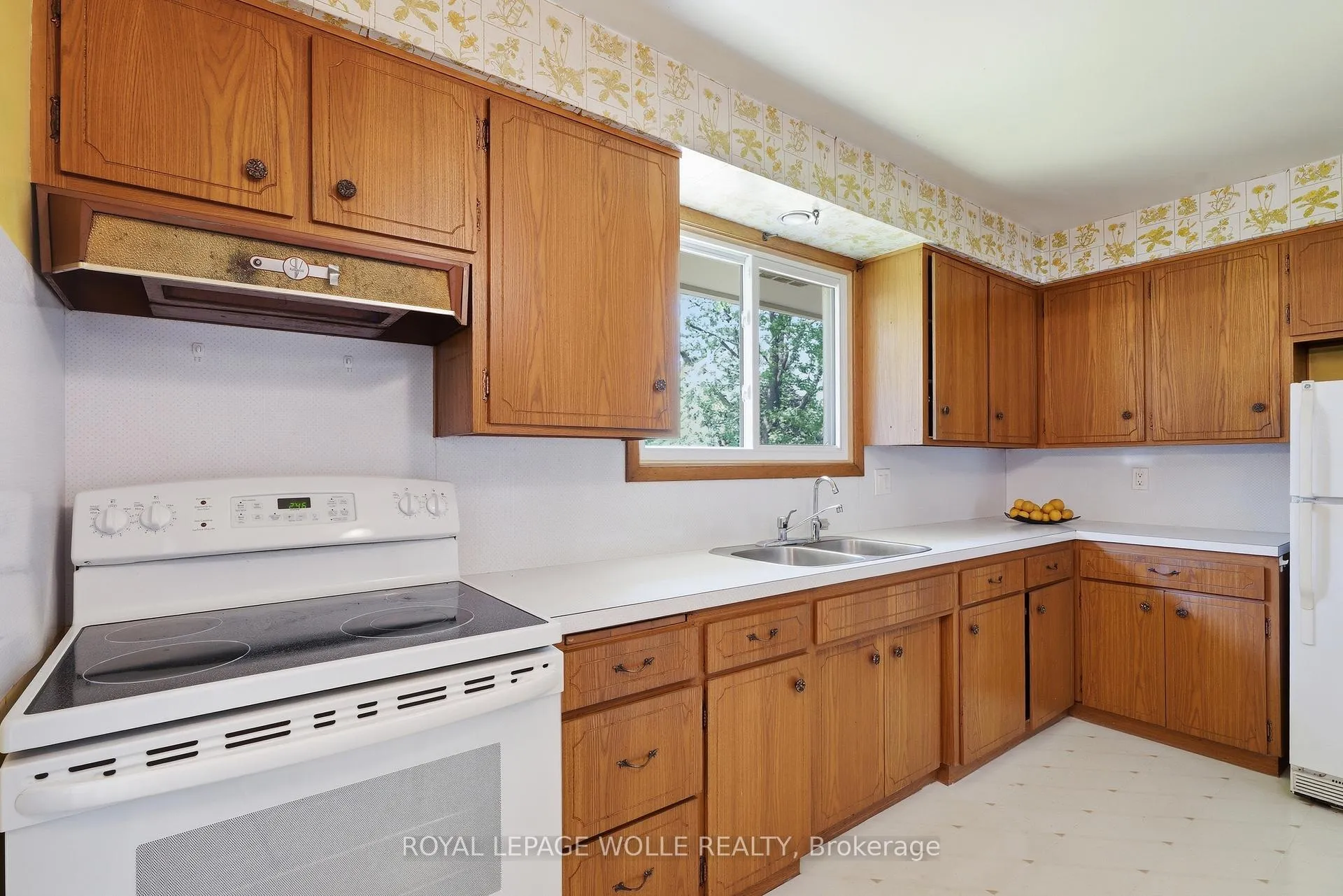 Photo 10 of 4 Bradley Place, Kitchener — HOMEH