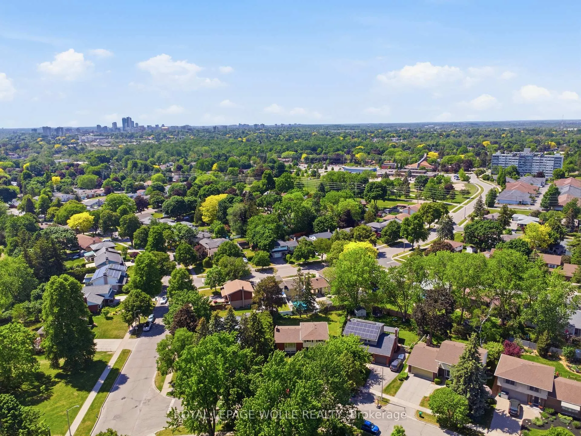 Photo 37 of 4 Bradley Place, Kitchener — HOMEH