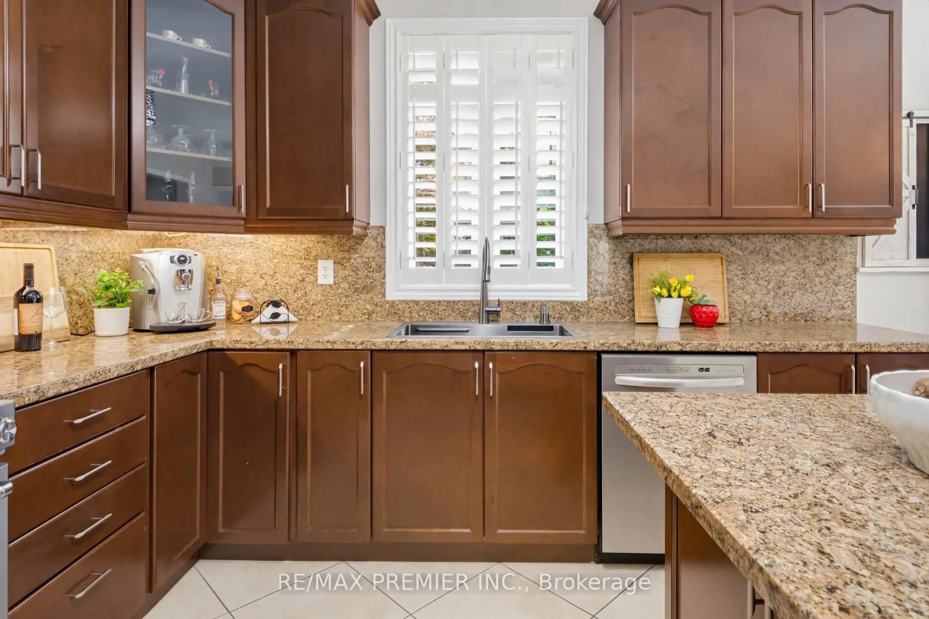 Photo 16 of 12 Acqua Drive, Vaughan, Vellore Village — HOMEH