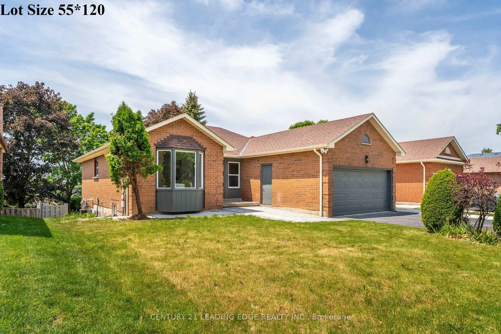 Photo 2 of 8 Hialeah Crescent, Whitby, Blue Grass Meadows — HOMEH