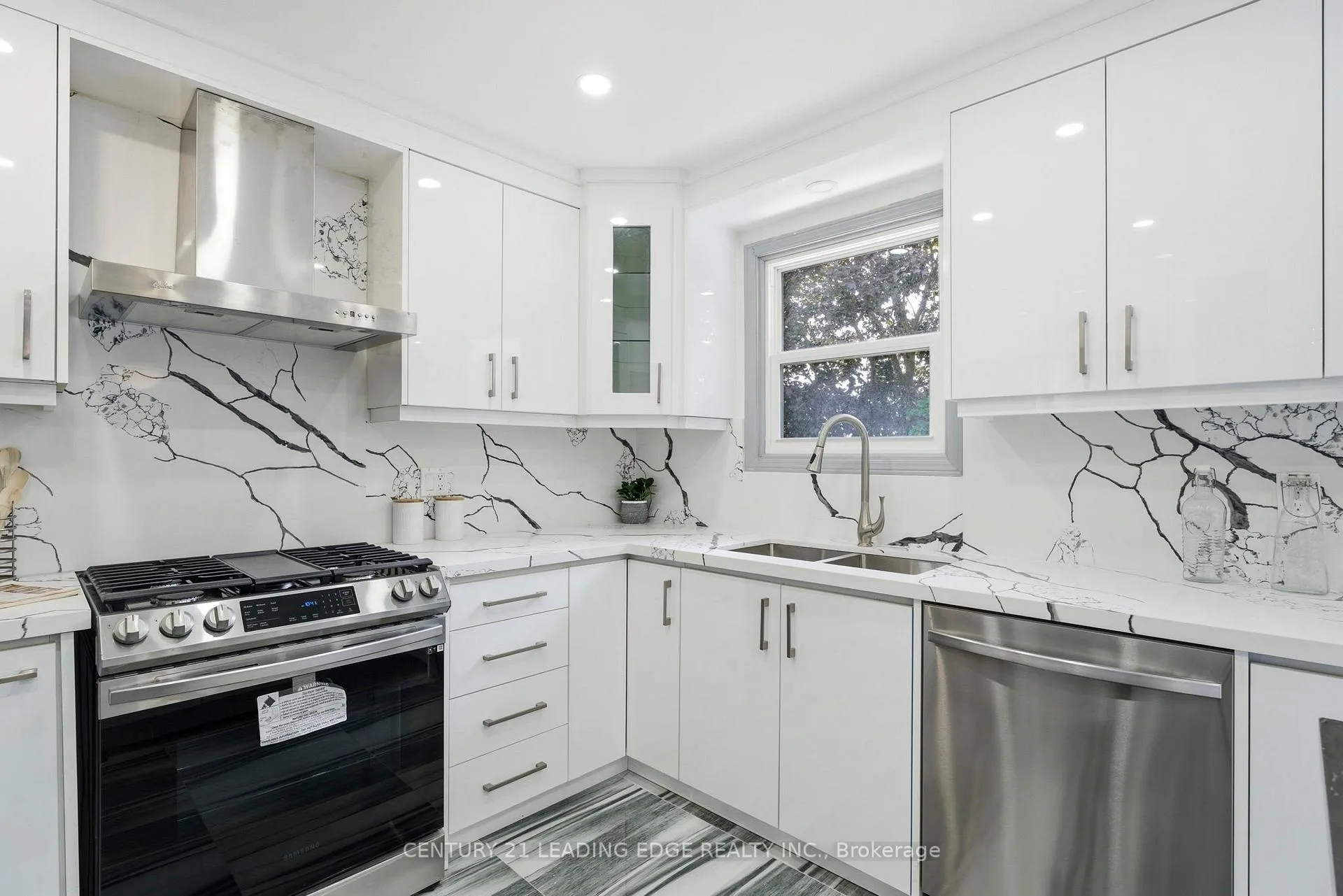 Photo 11 of 8 Hialeah Crescent, Whitby, Blue Grass Meadows — HOMEH