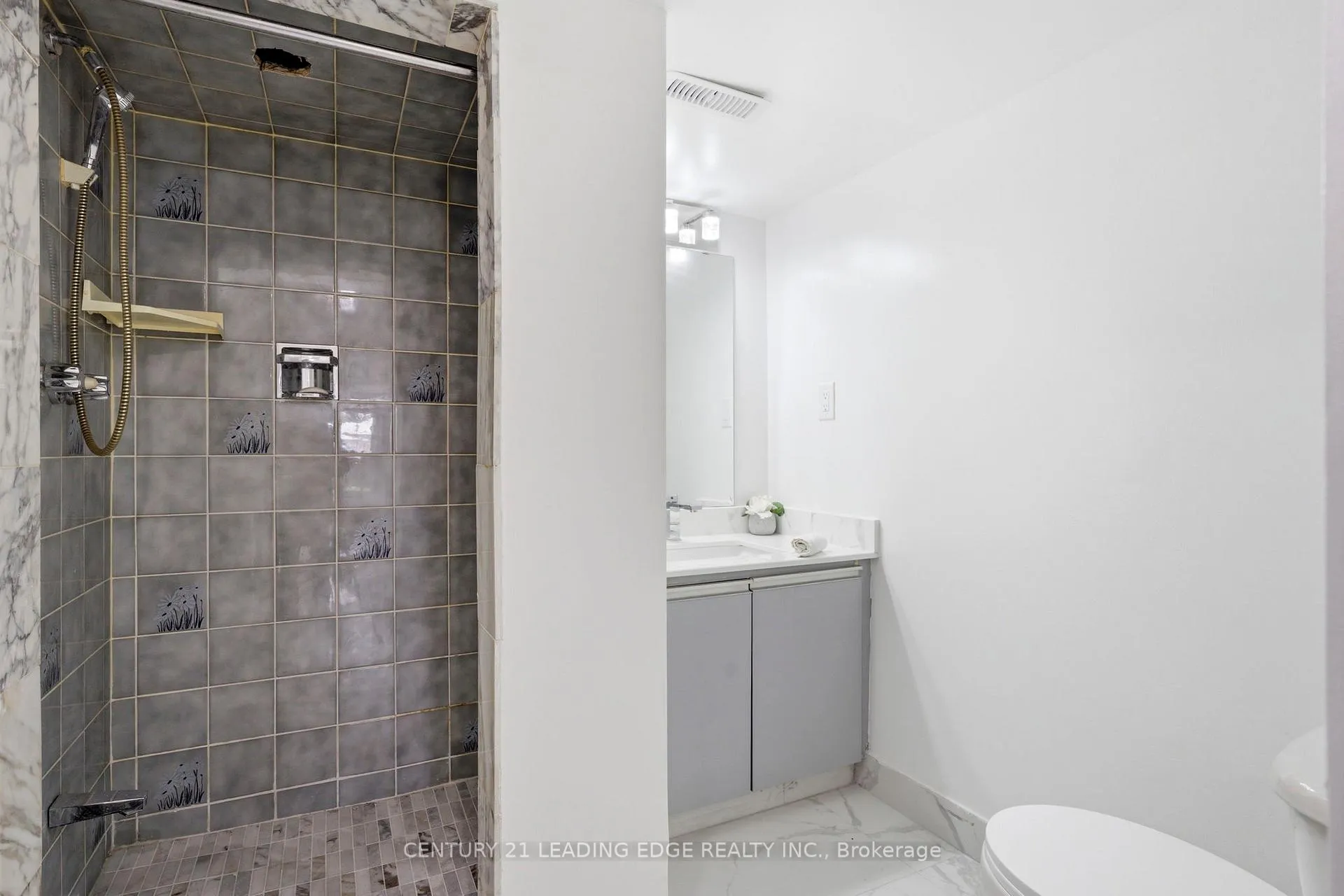 Photo 34 of 8 Hialeah Crescent, Whitby, Blue Grass Meadows — HOMEH