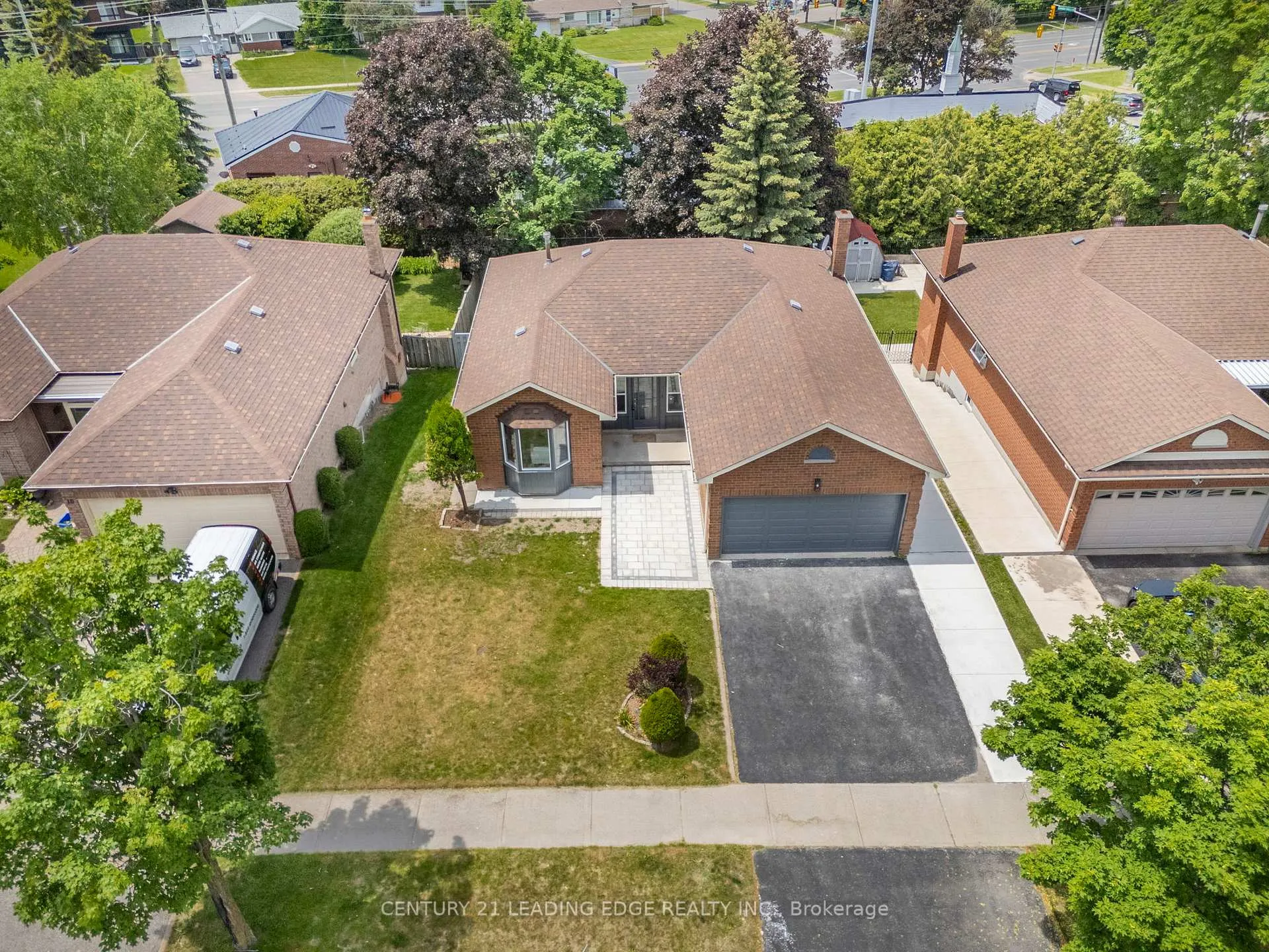 Photo 38 of 8 Hialeah Crescent, Whitby, Blue Grass Meadows — HOMEH