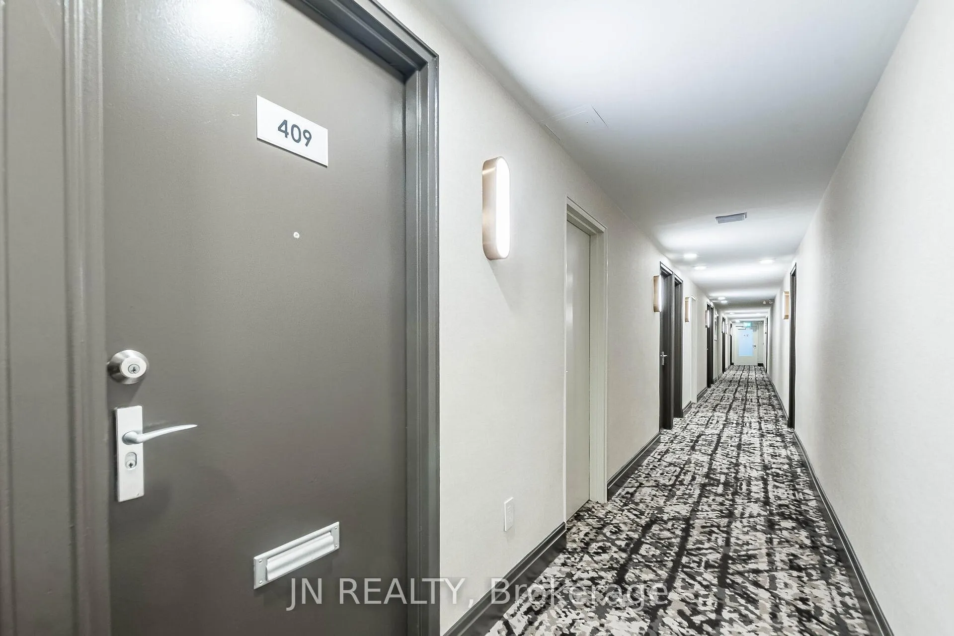 Photo 4 of Unit 409, 188 Mill Street S, Brampton, Brampton South — HOMEH