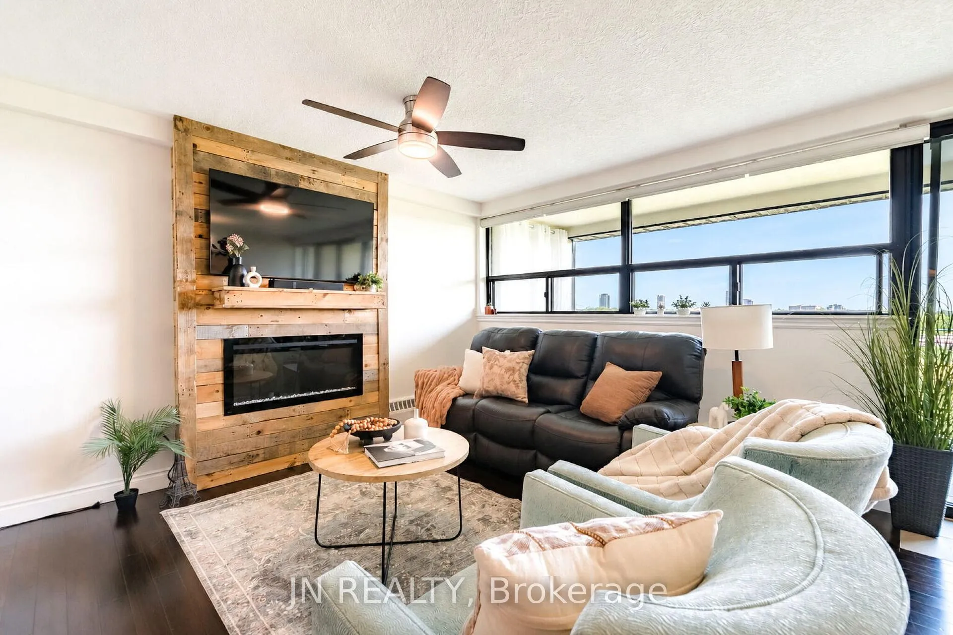 Photo 13 of Unit 409, 188 Mill Street S, Brampton, Brampton South — HOMEH