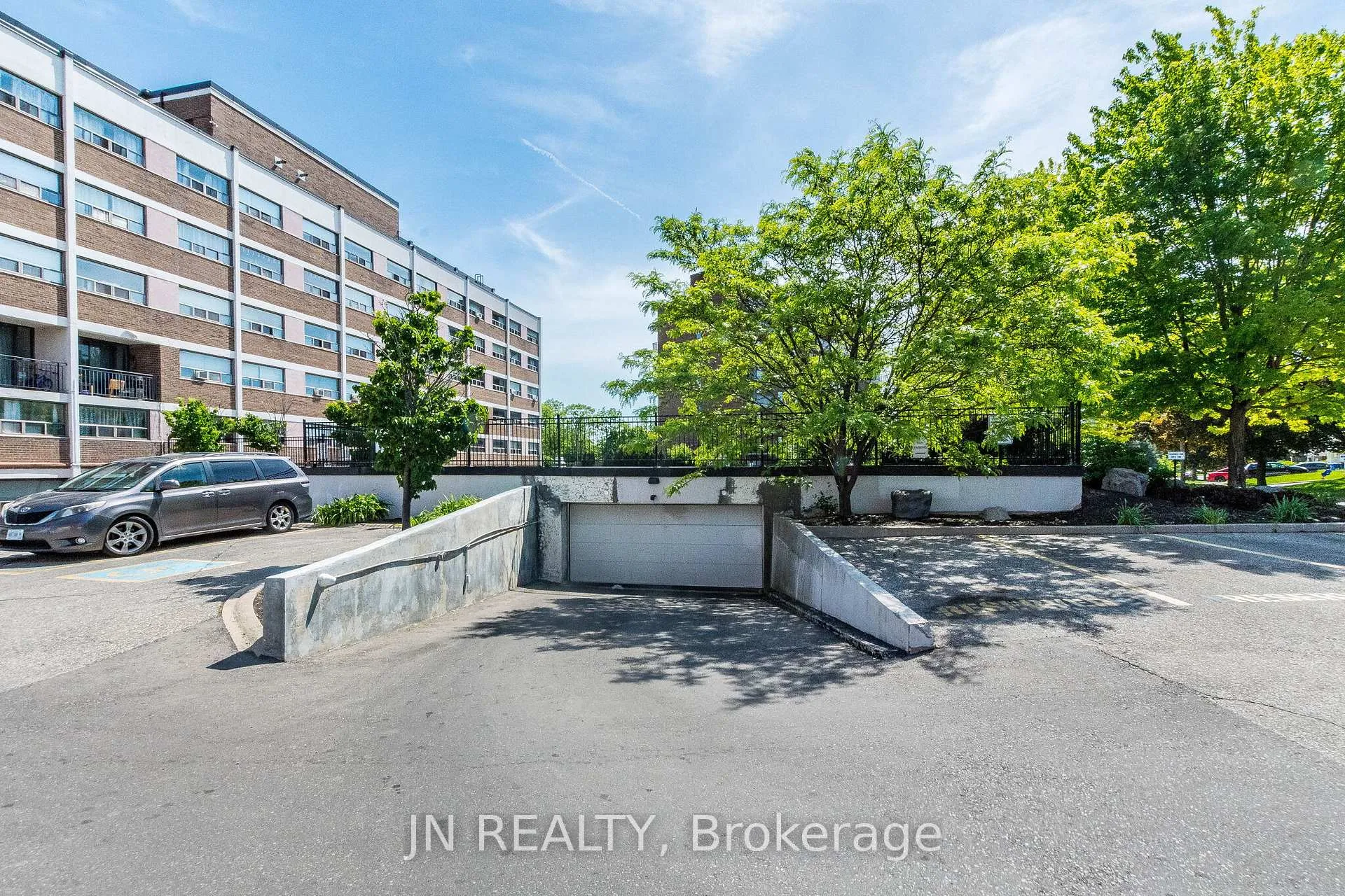 Photo 37 of Unit 409, 188 Mill Street S, Brampton, Brampton South — HOMEH